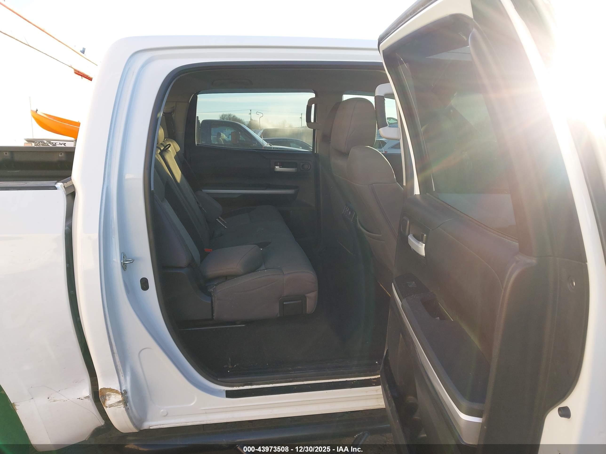 TOYOTA TUNDRA image 8