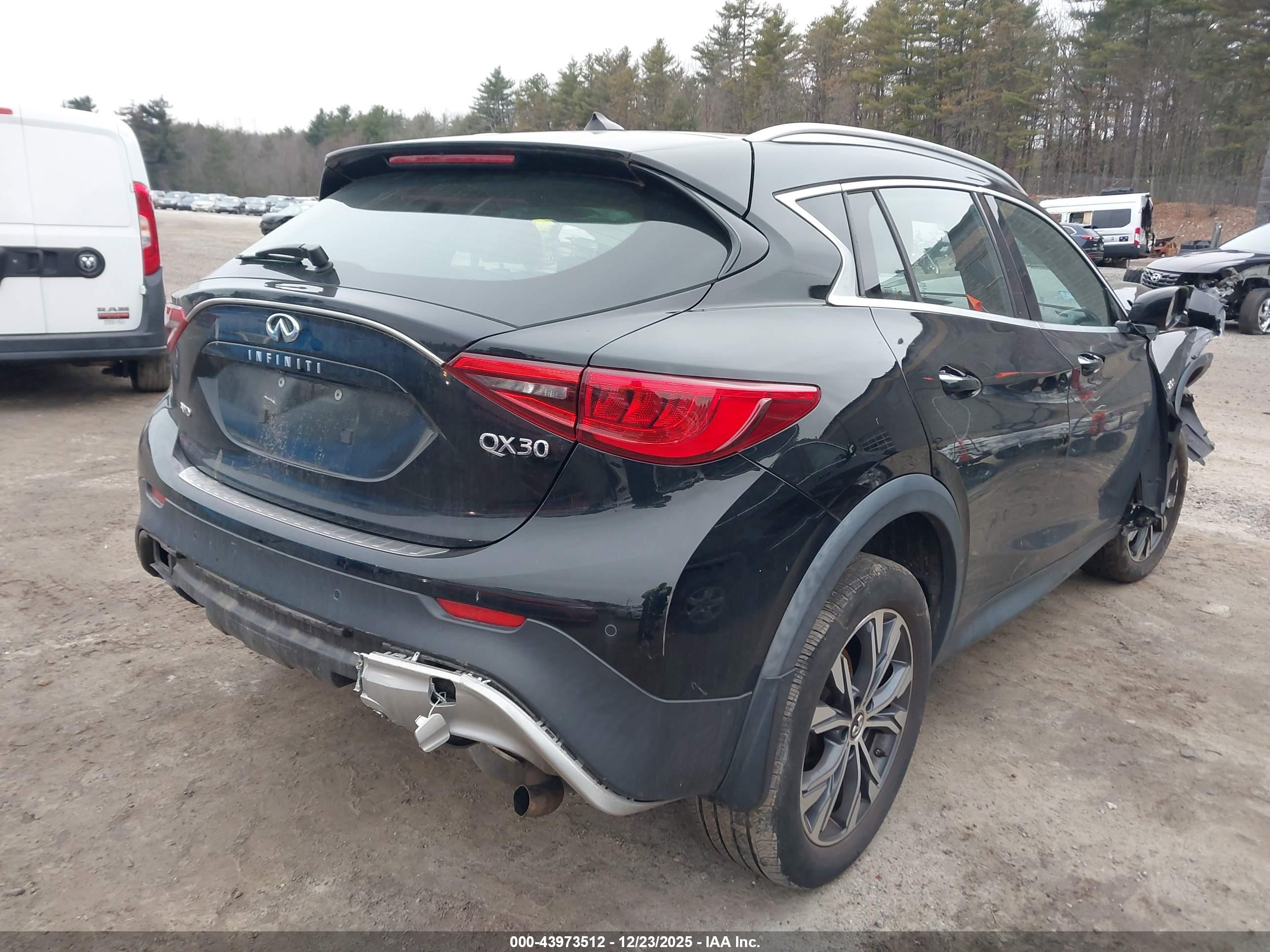INFINITI QX30 image 4