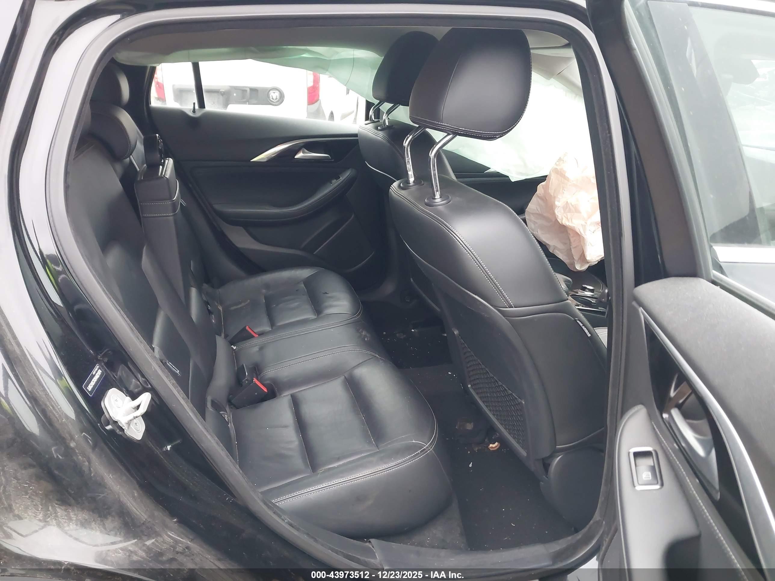 INFINITI QX30 image 8