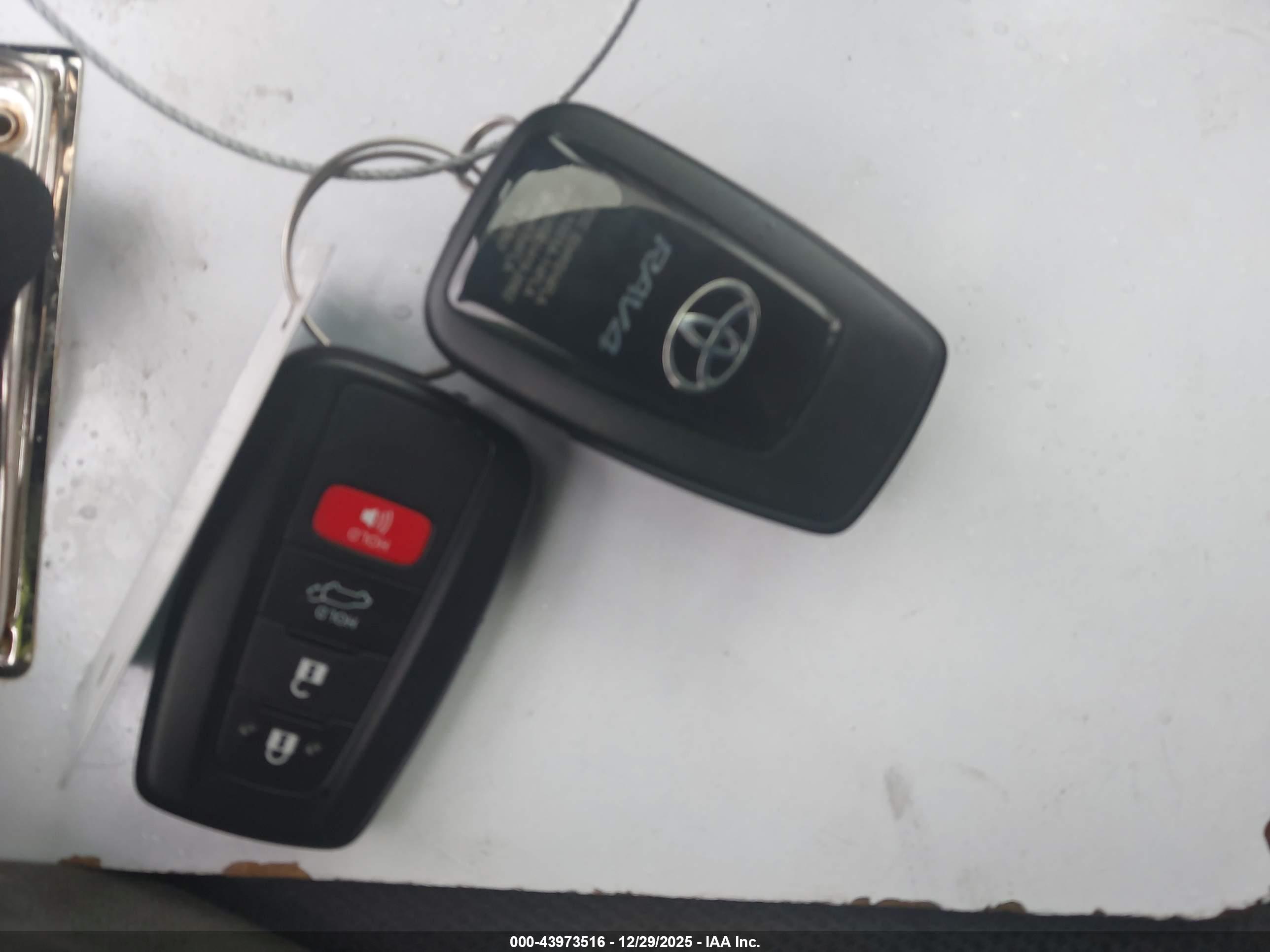 TOYOTA RAV4 image 11