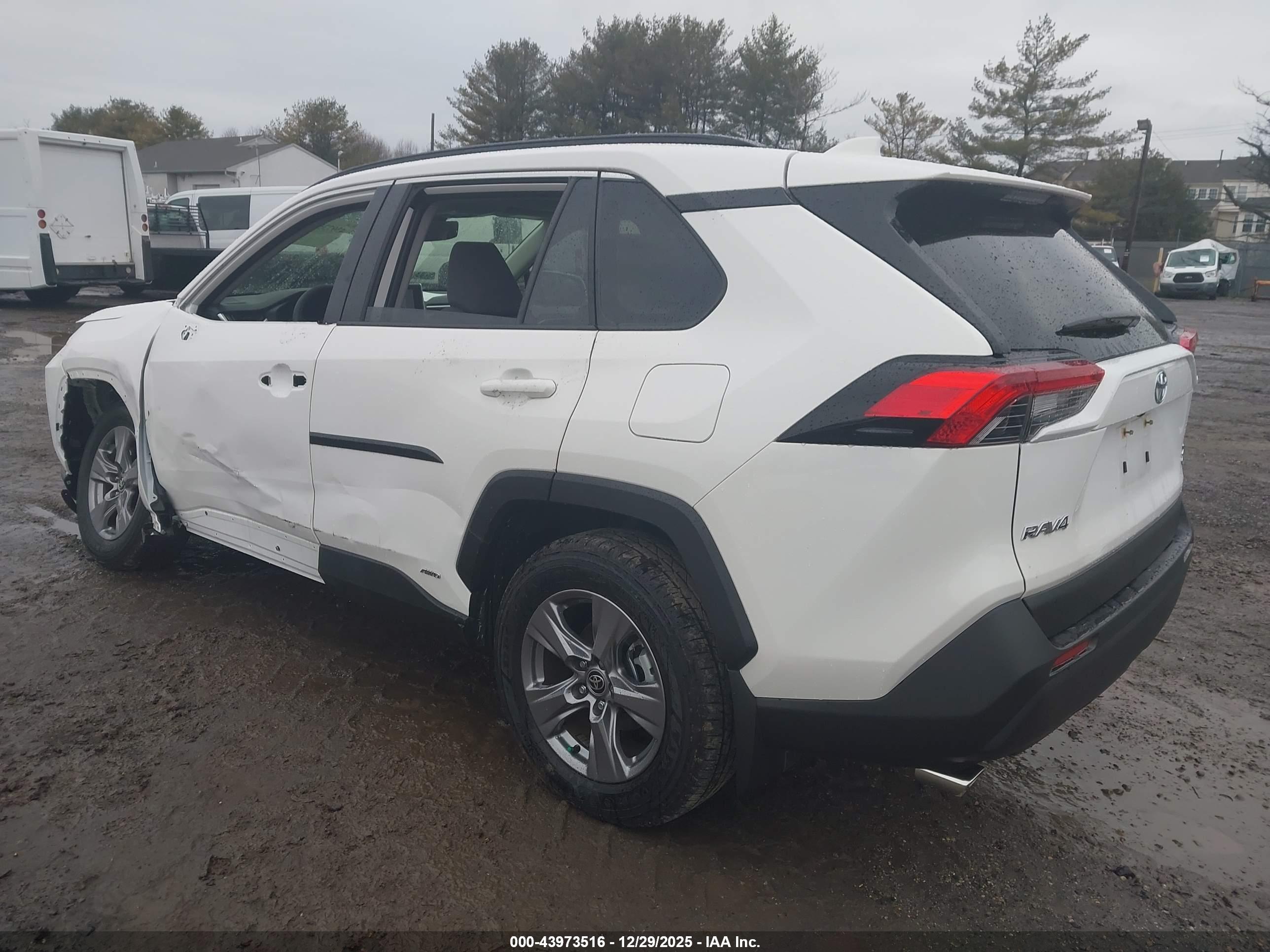 TOYOTA RAV4 image 3