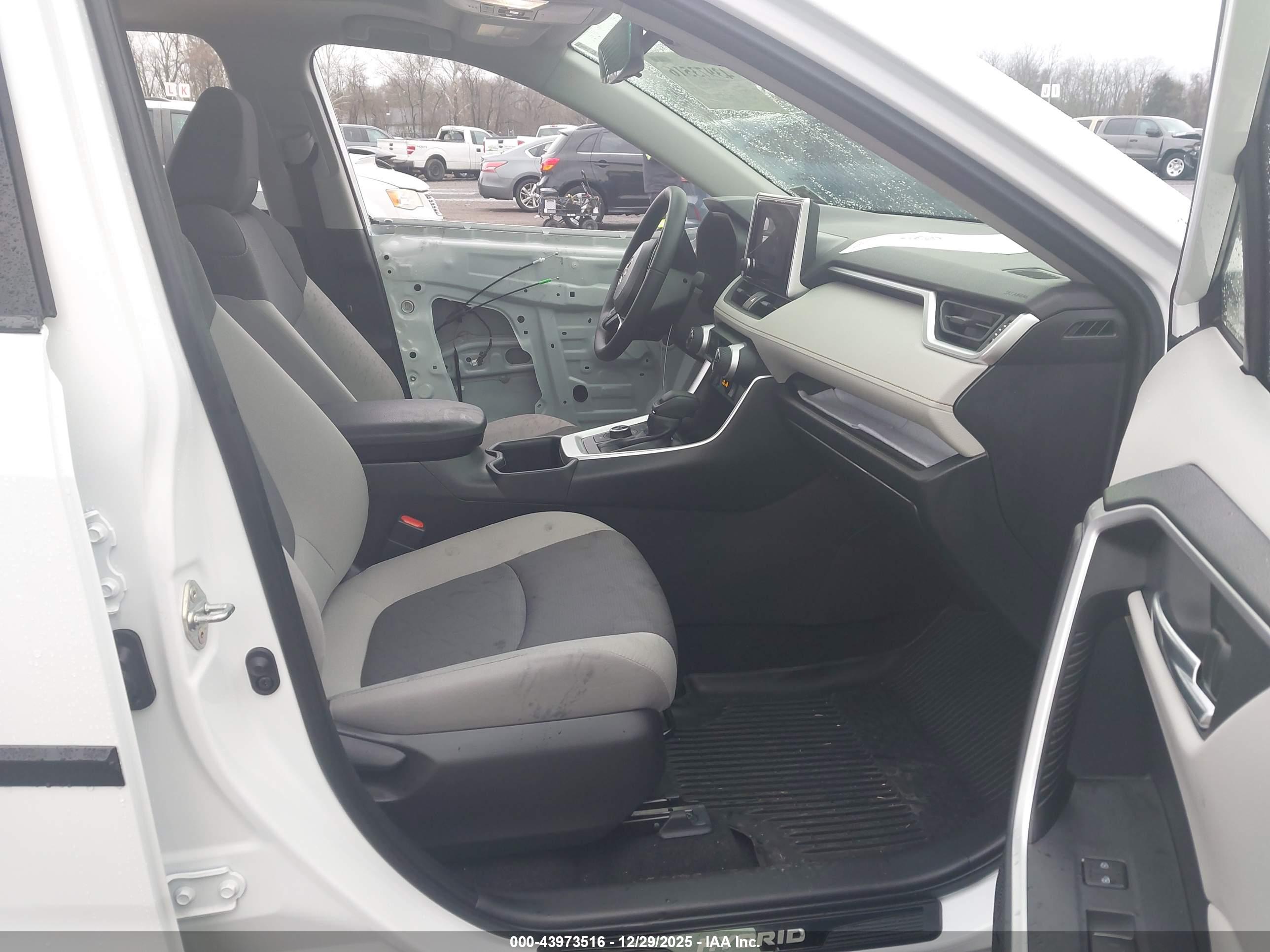 TOYOTA RAV4 image 5
