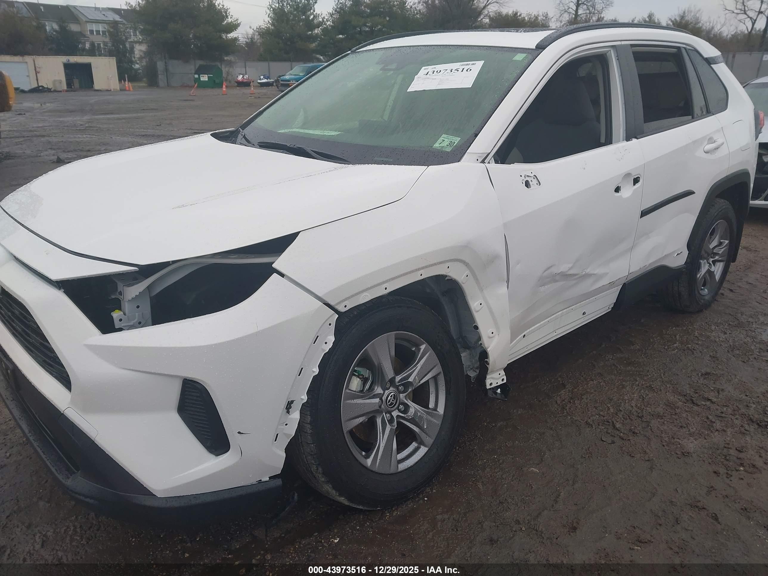 TOYOTA RAV4 image 6