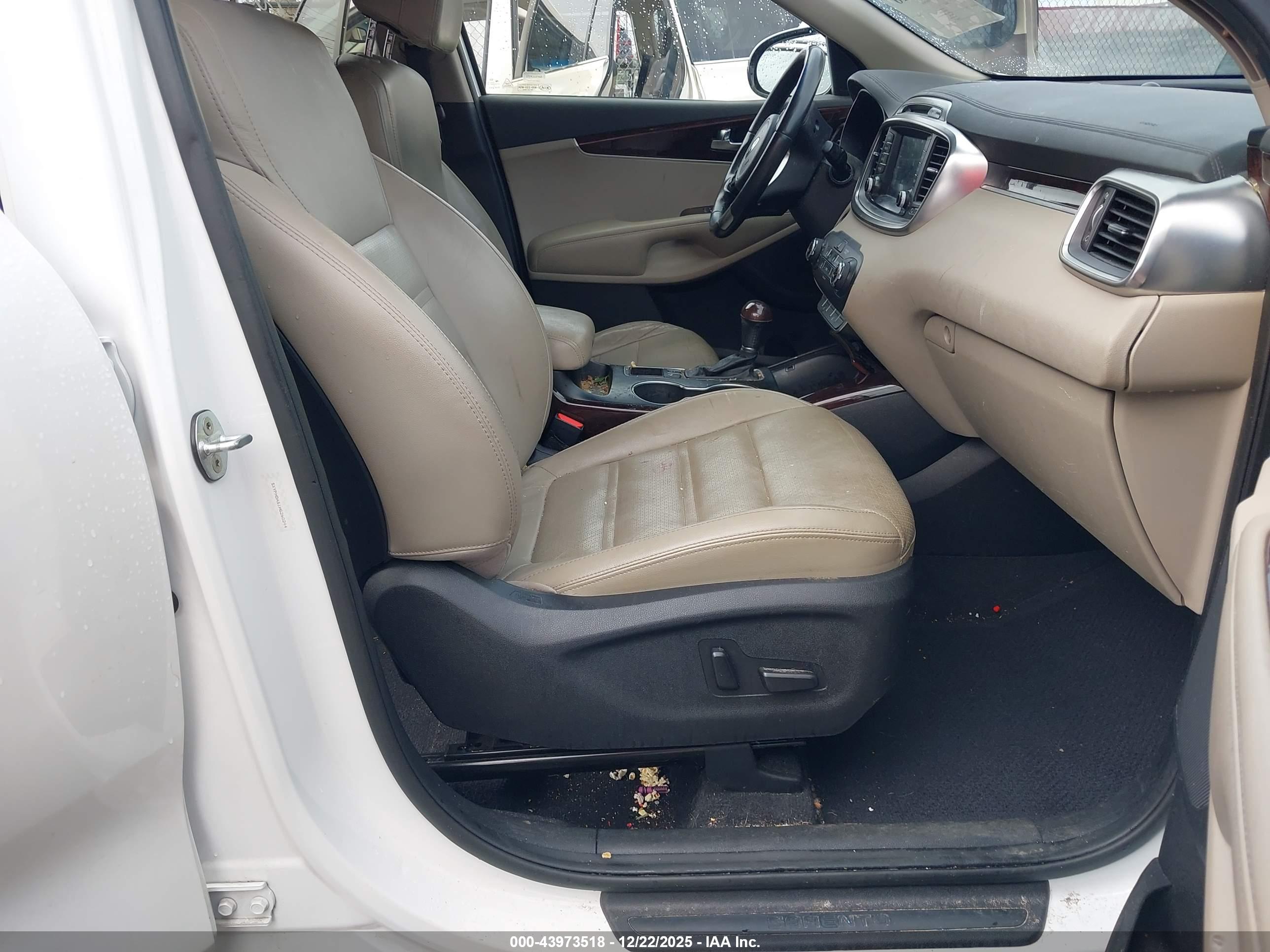 KIA SORENTO image 5