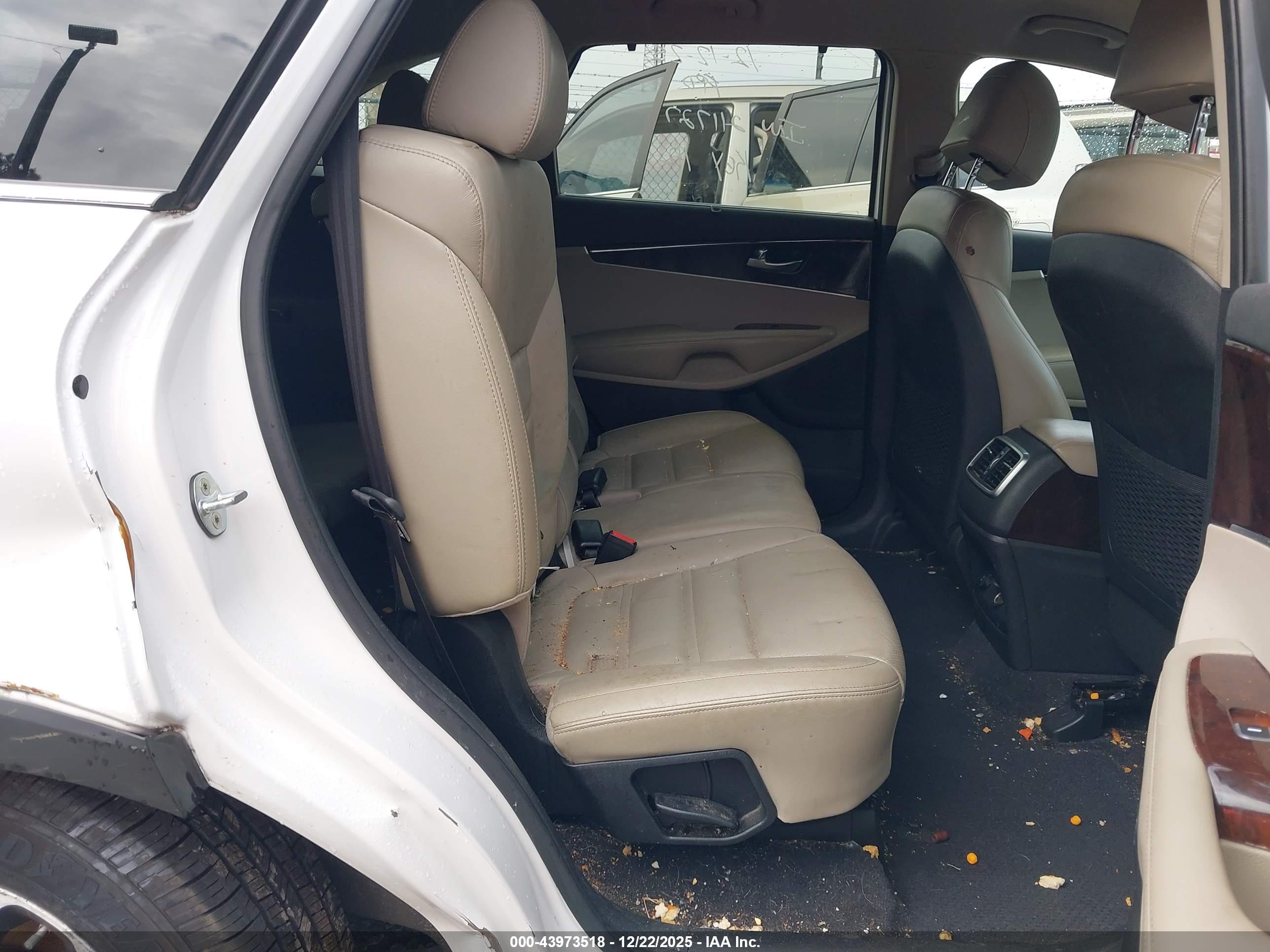 KIA SORENTO image 8