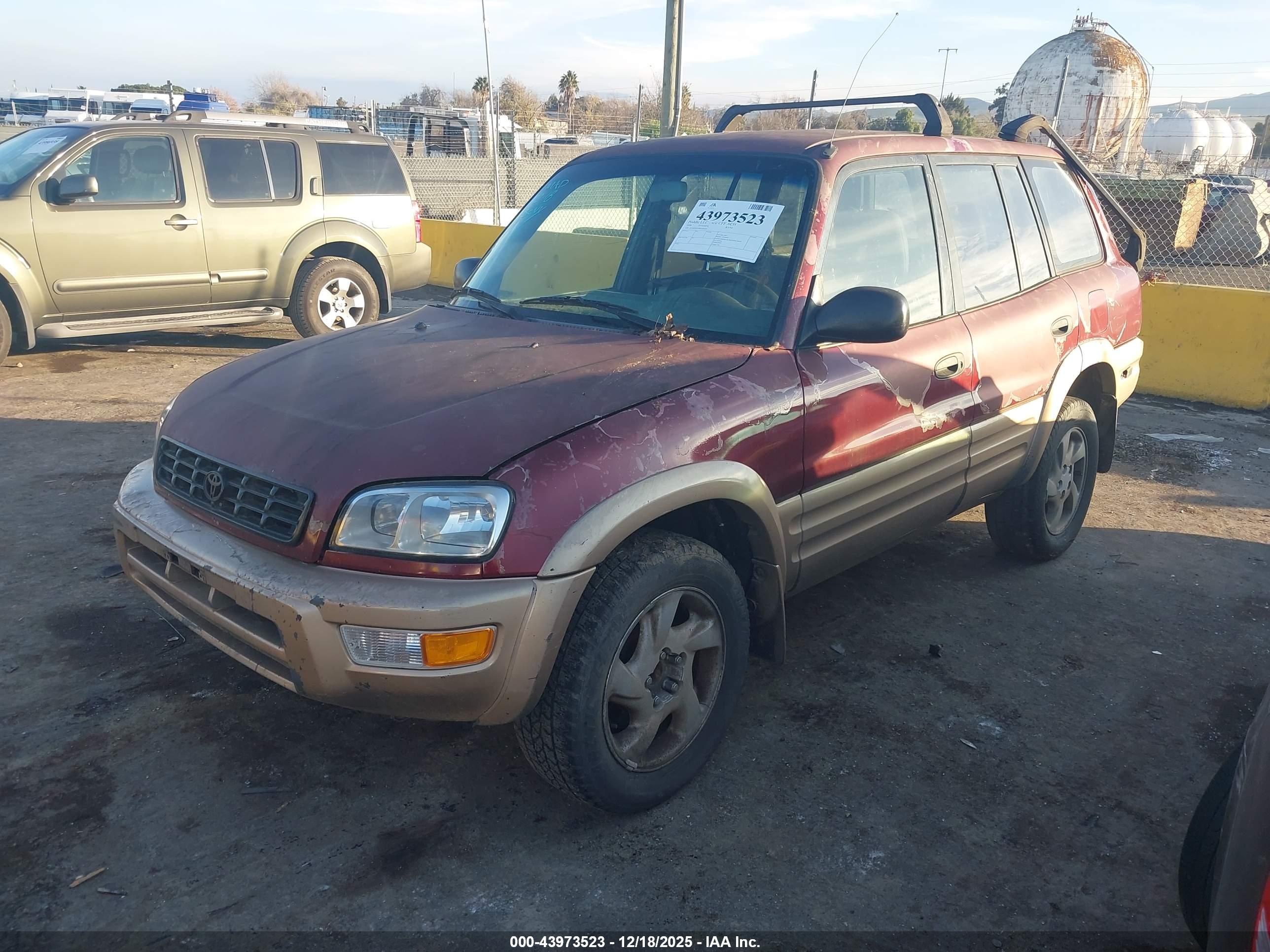 TOYOTA RAV4 image 2