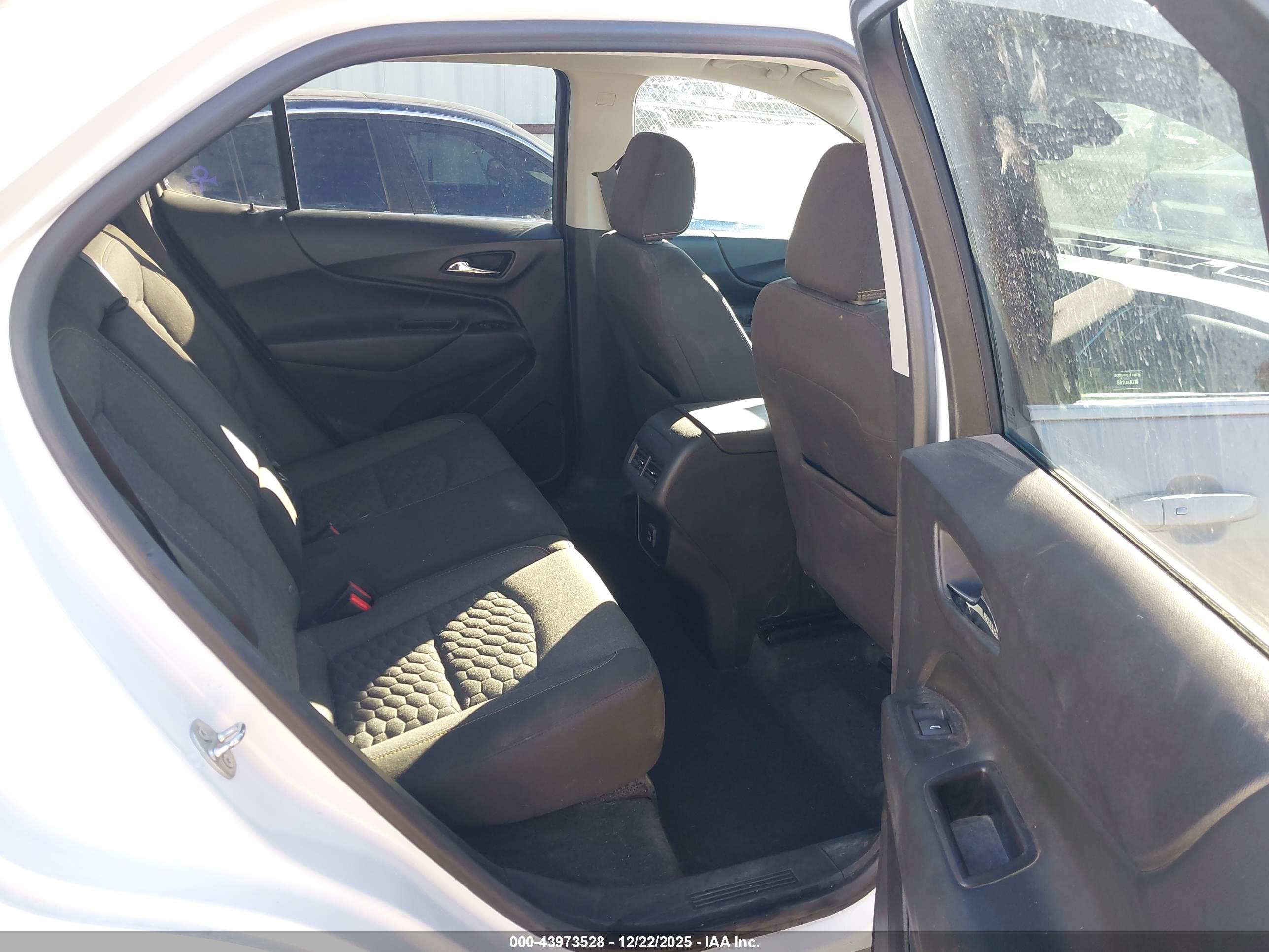 CHEVROLET EQUINOX image 8