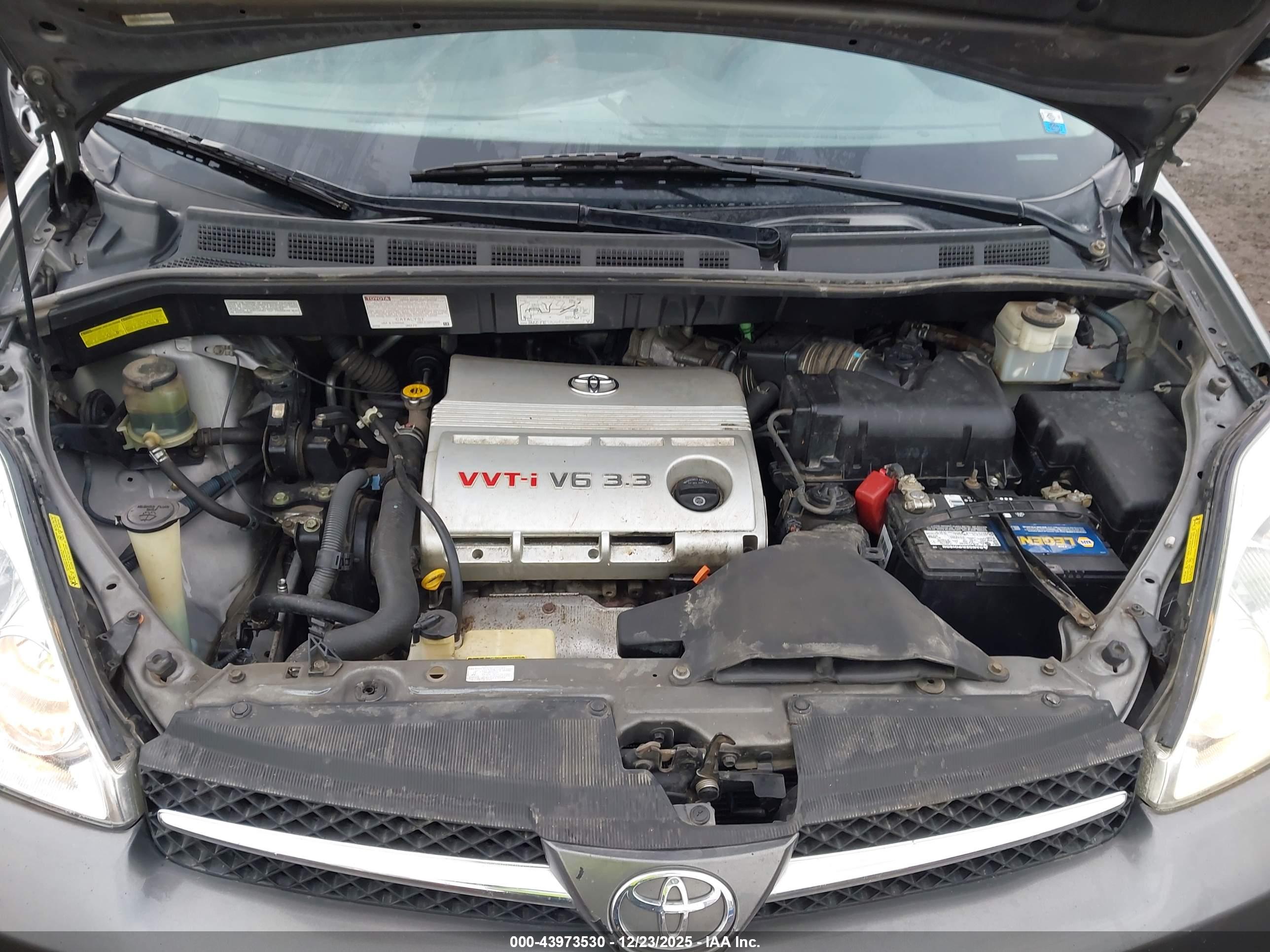 TOYOTA SIENNA image 10