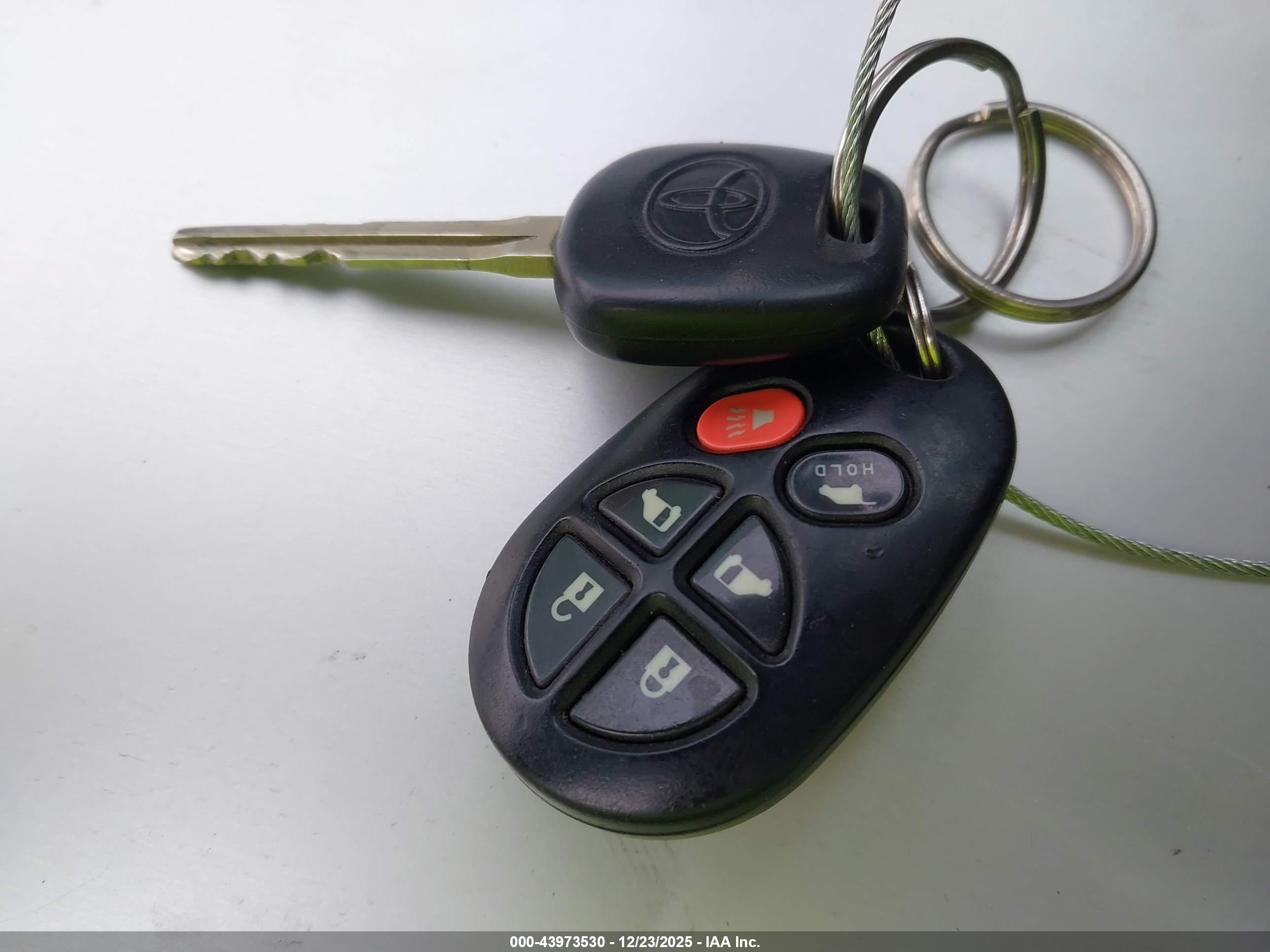 TOYOTA SIENNA image 11
