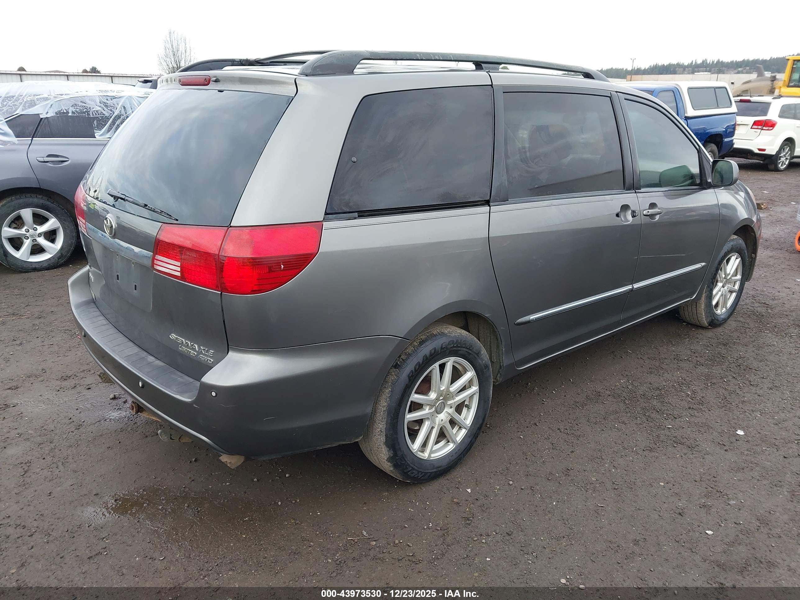 TOYOTA SIENNA image 4