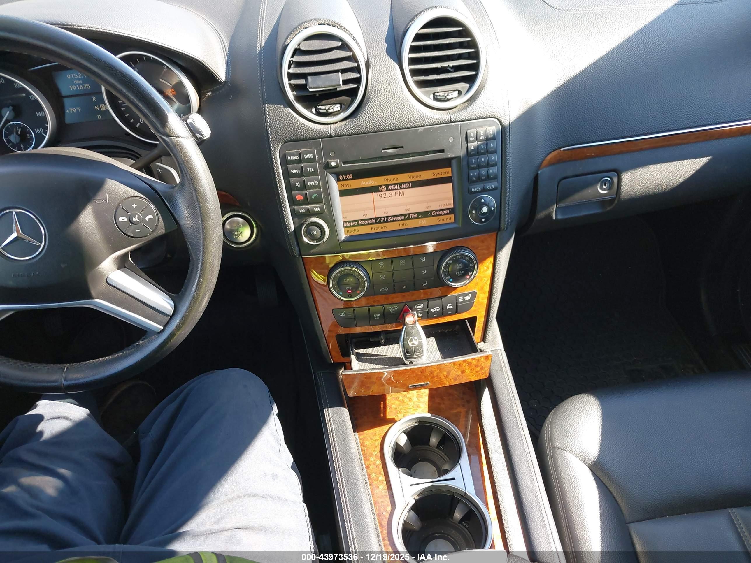 MERCEDES-BENZ GL image 11