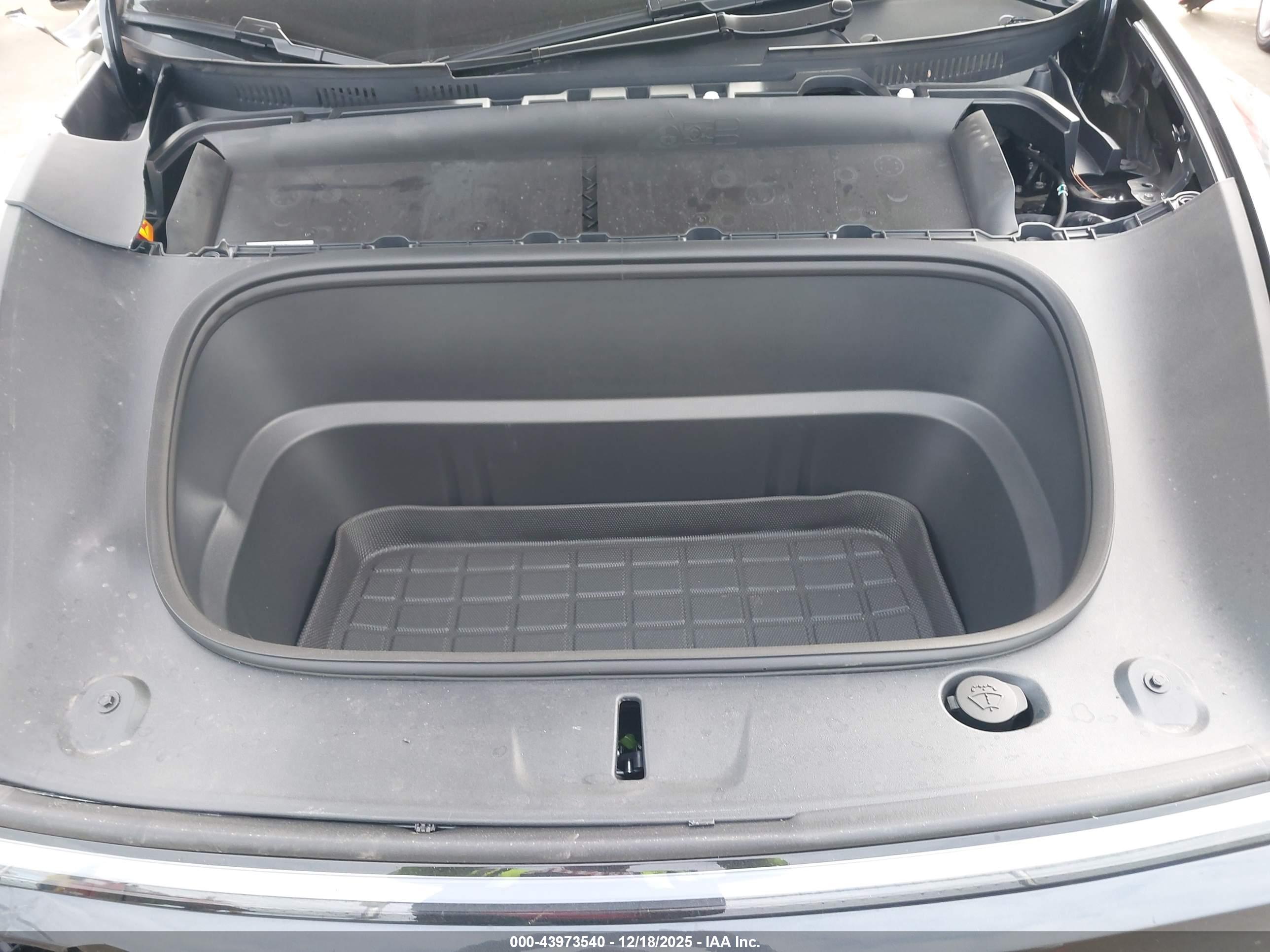 TESLA MODEL image 10