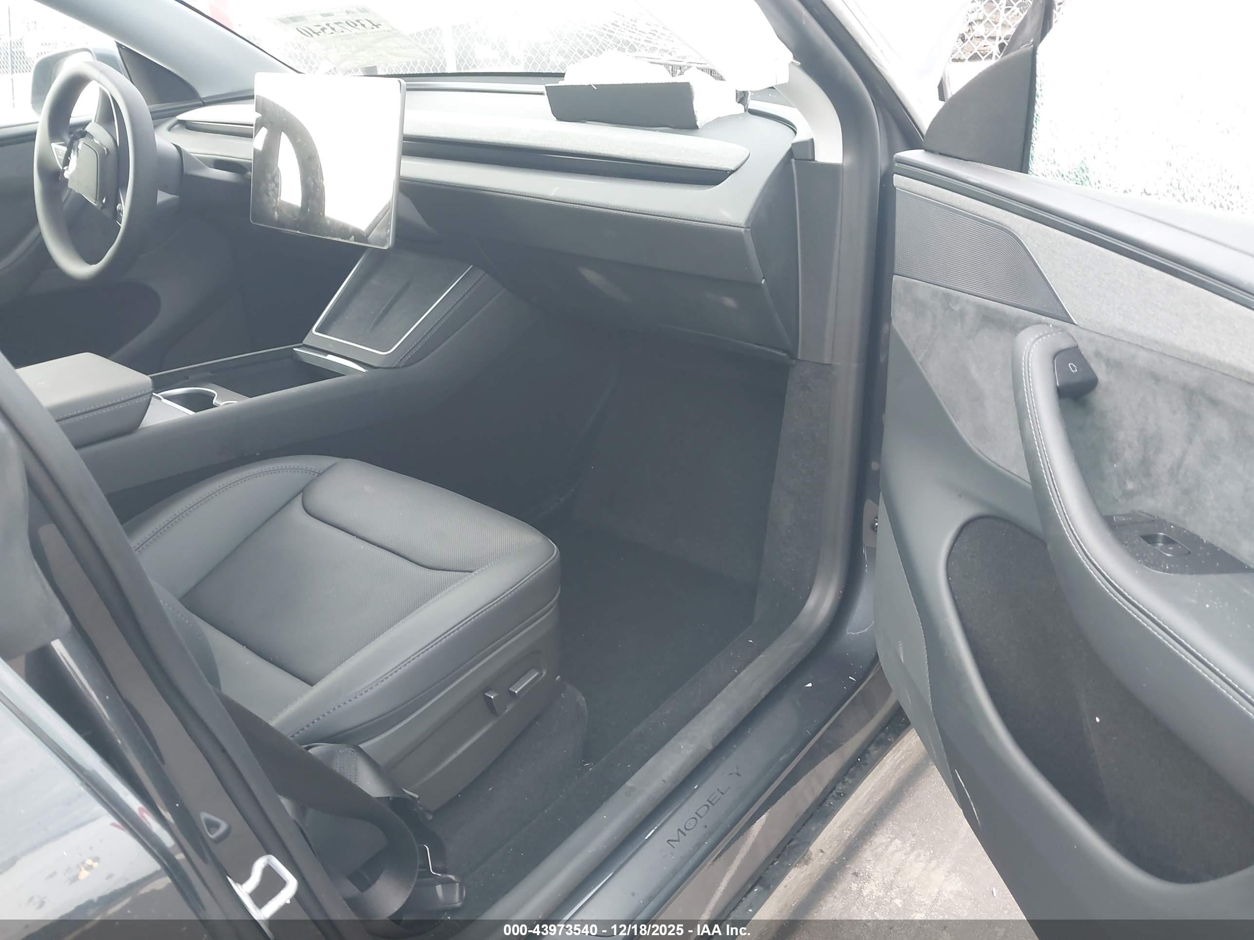 TESLA MODEL image 5