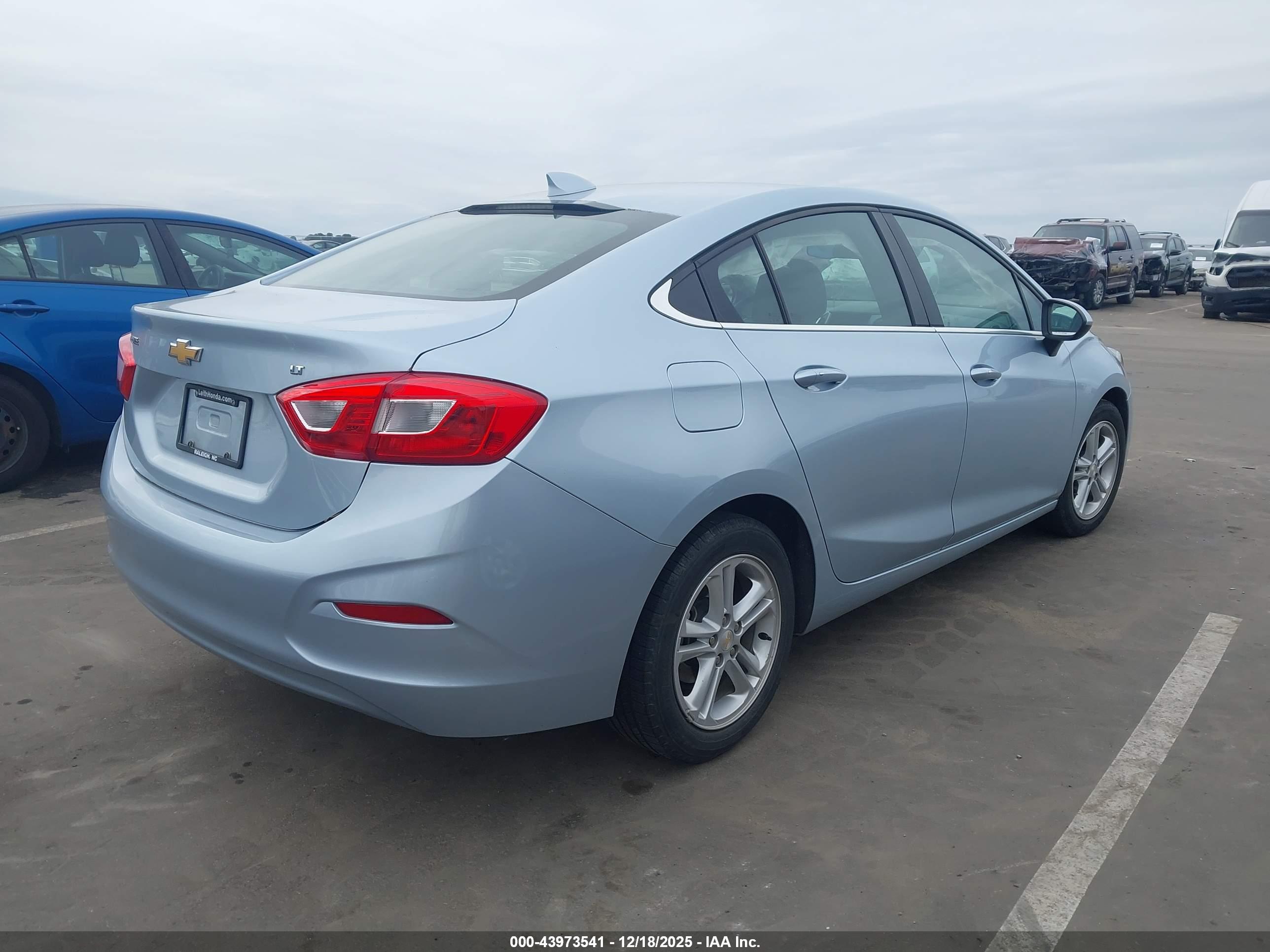 CHEVROLET CRUZE image 4