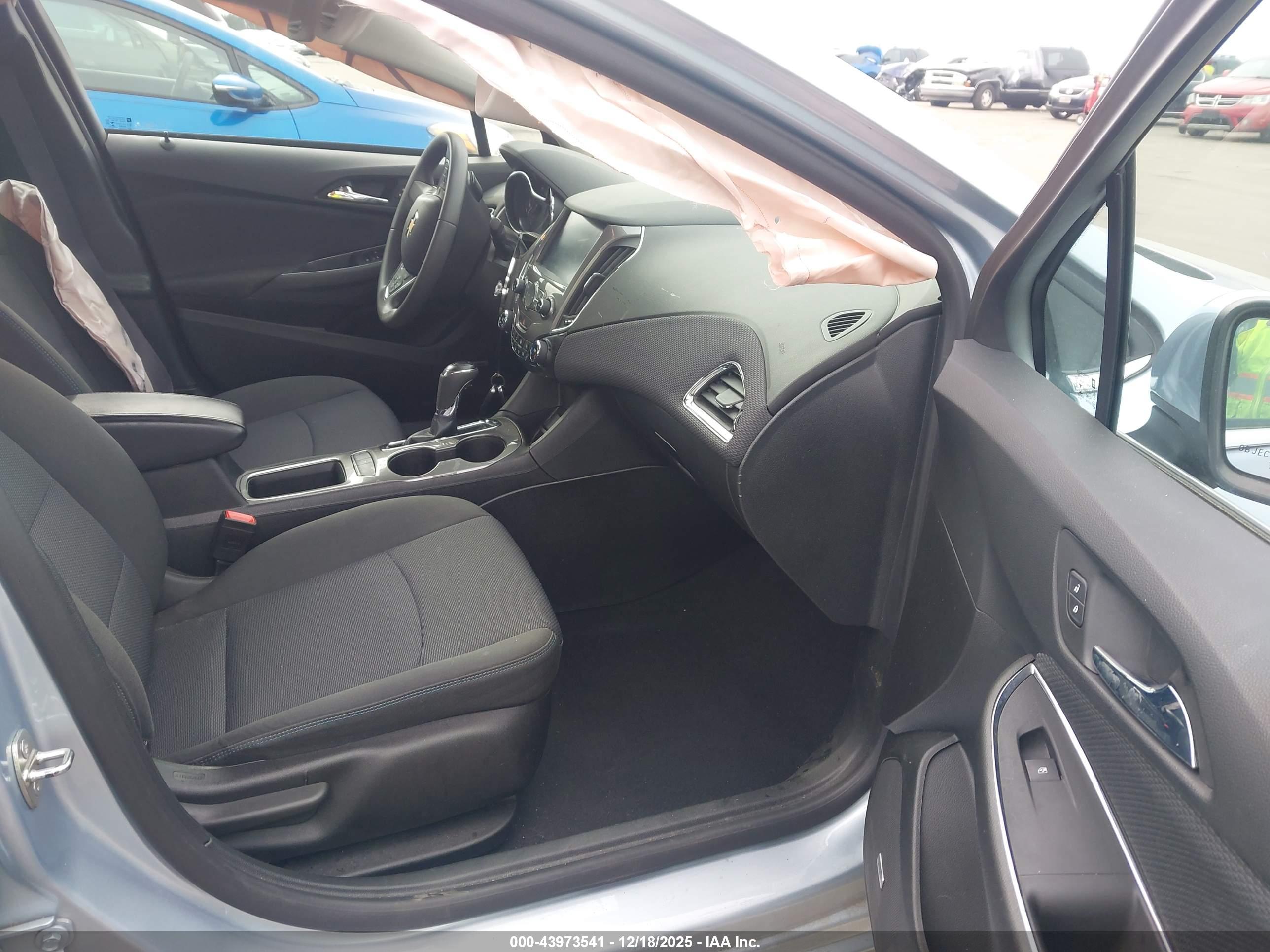 CHEVROLET CRUZE image 5