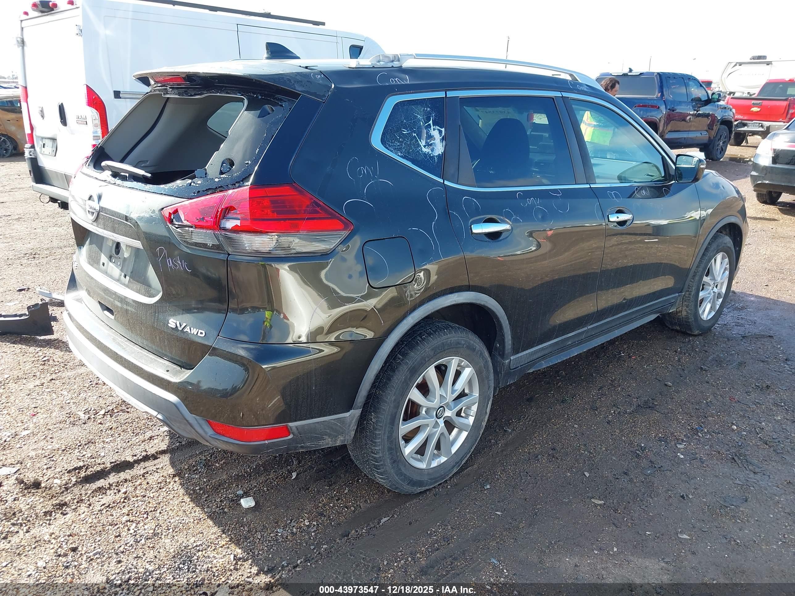 NISSAN ROGUE image 4