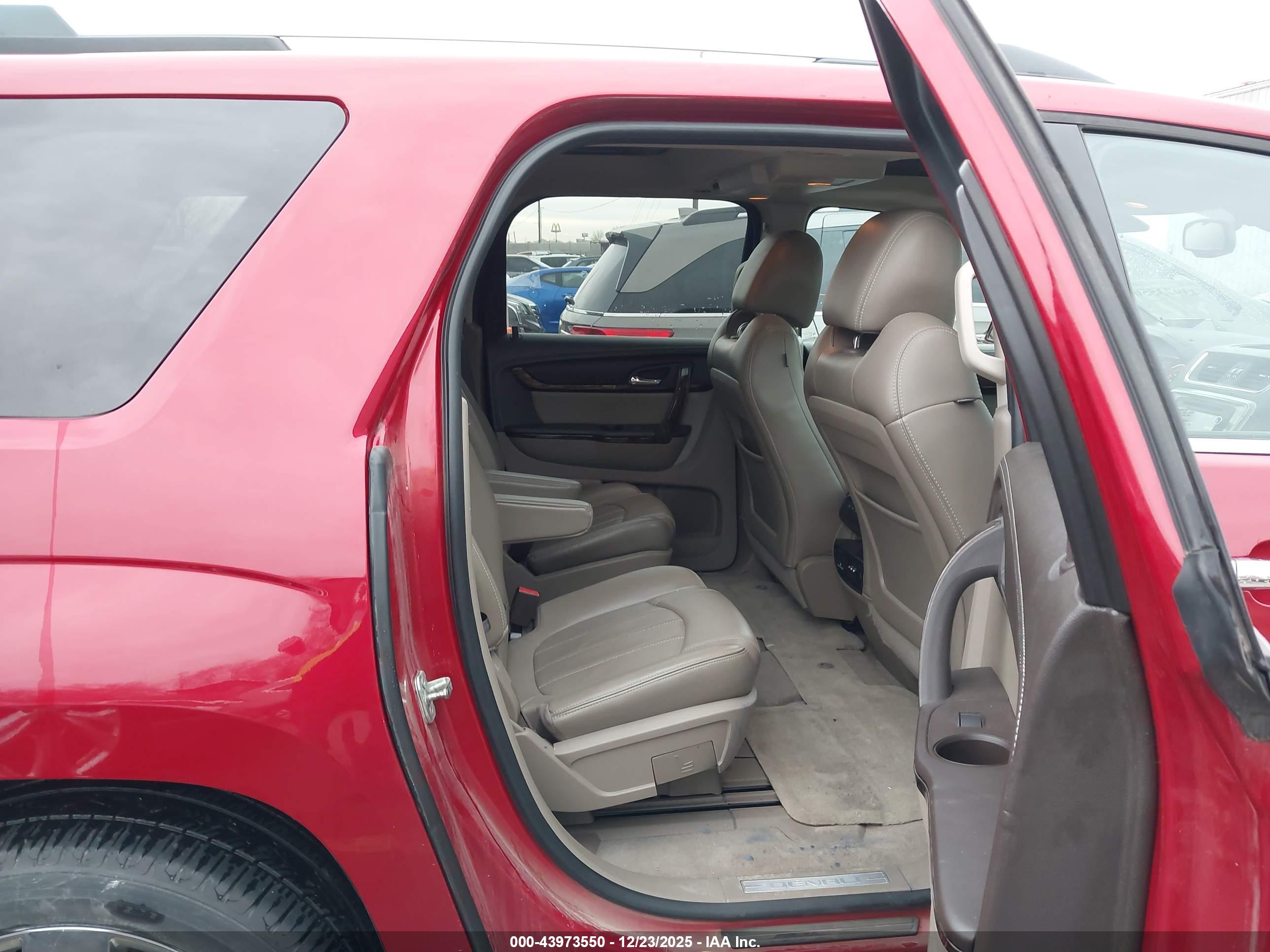GMC ACADIA image 8