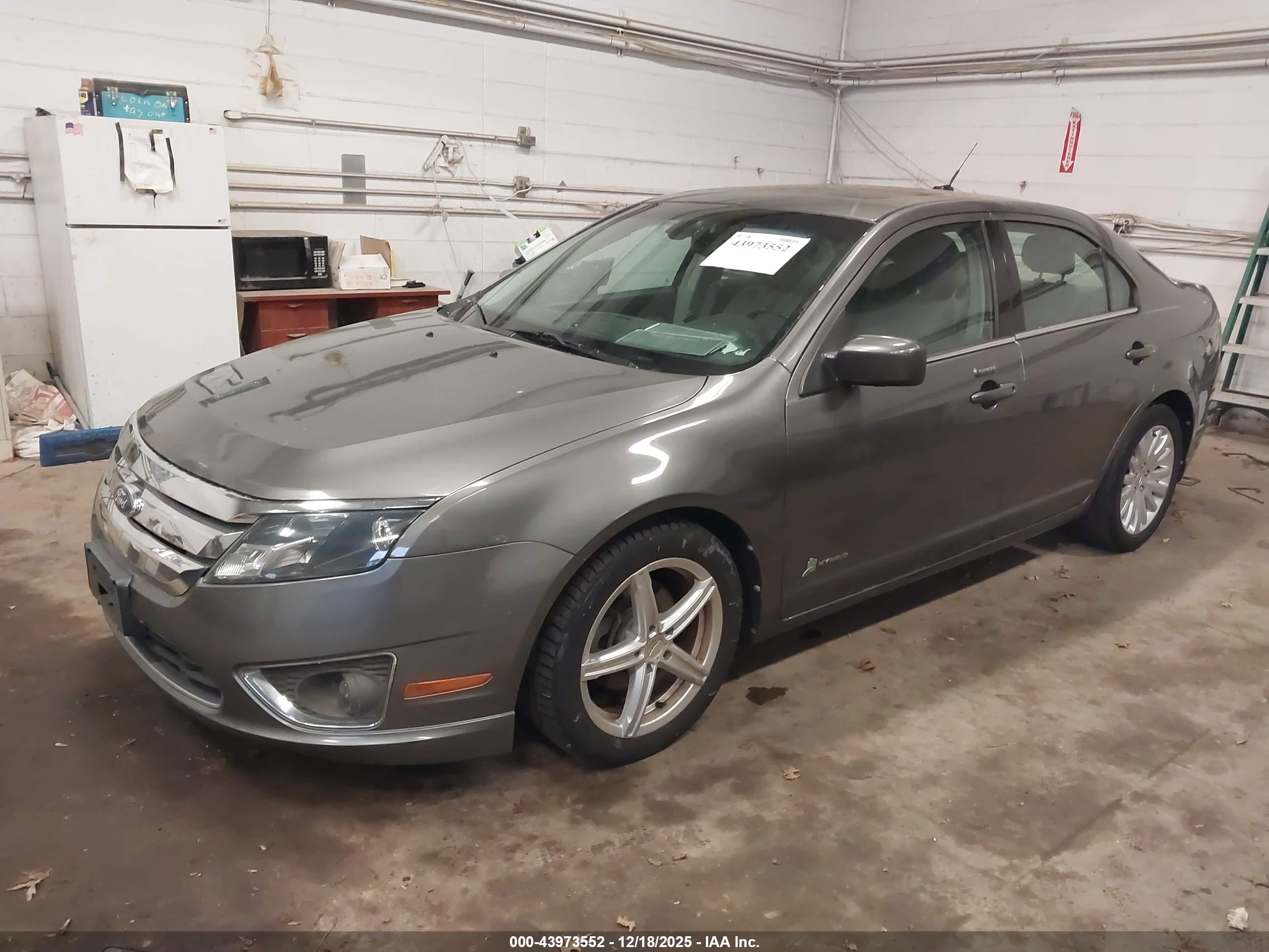 FORD FUSION image 2