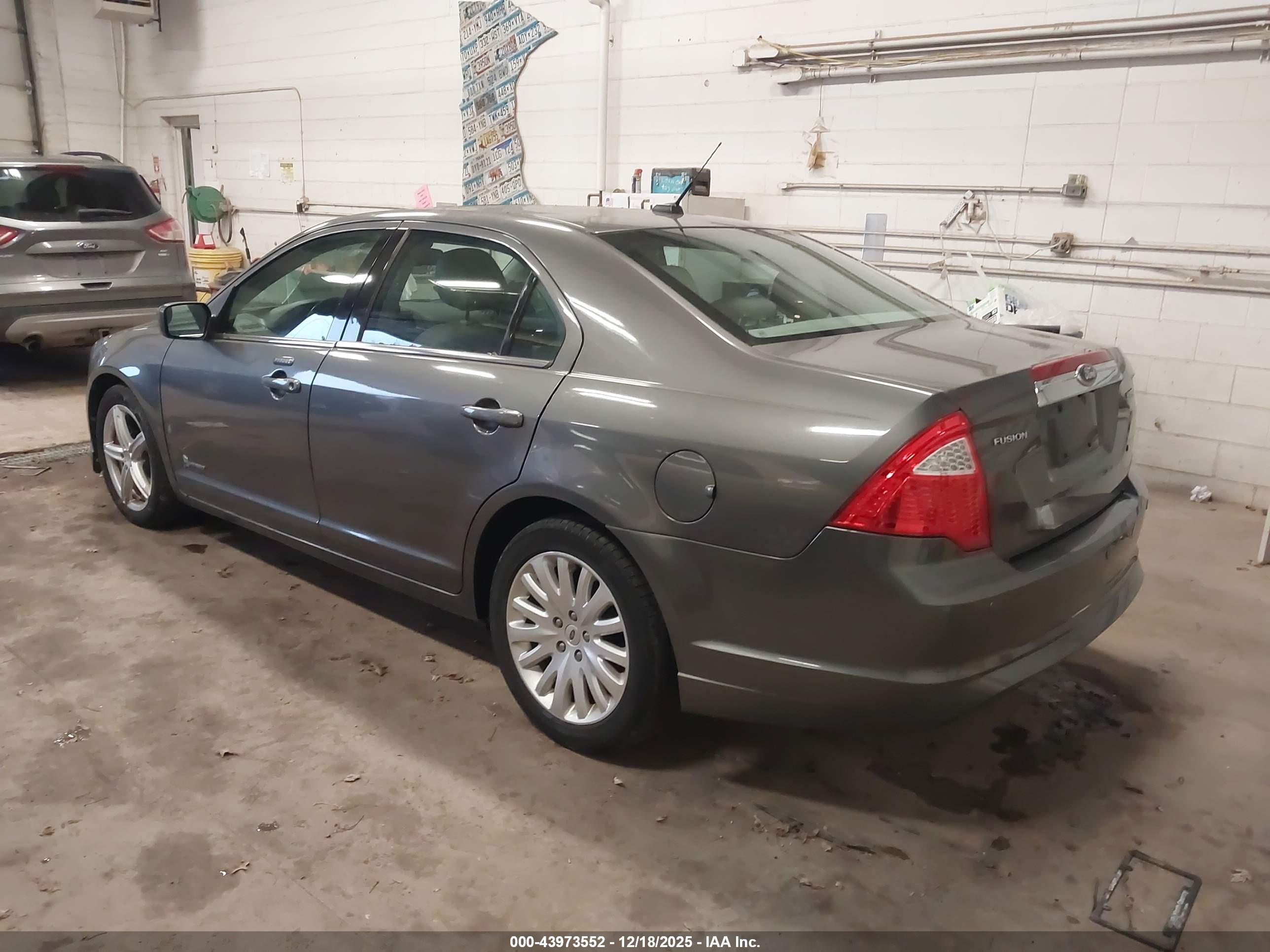 FORD FUSION image 3