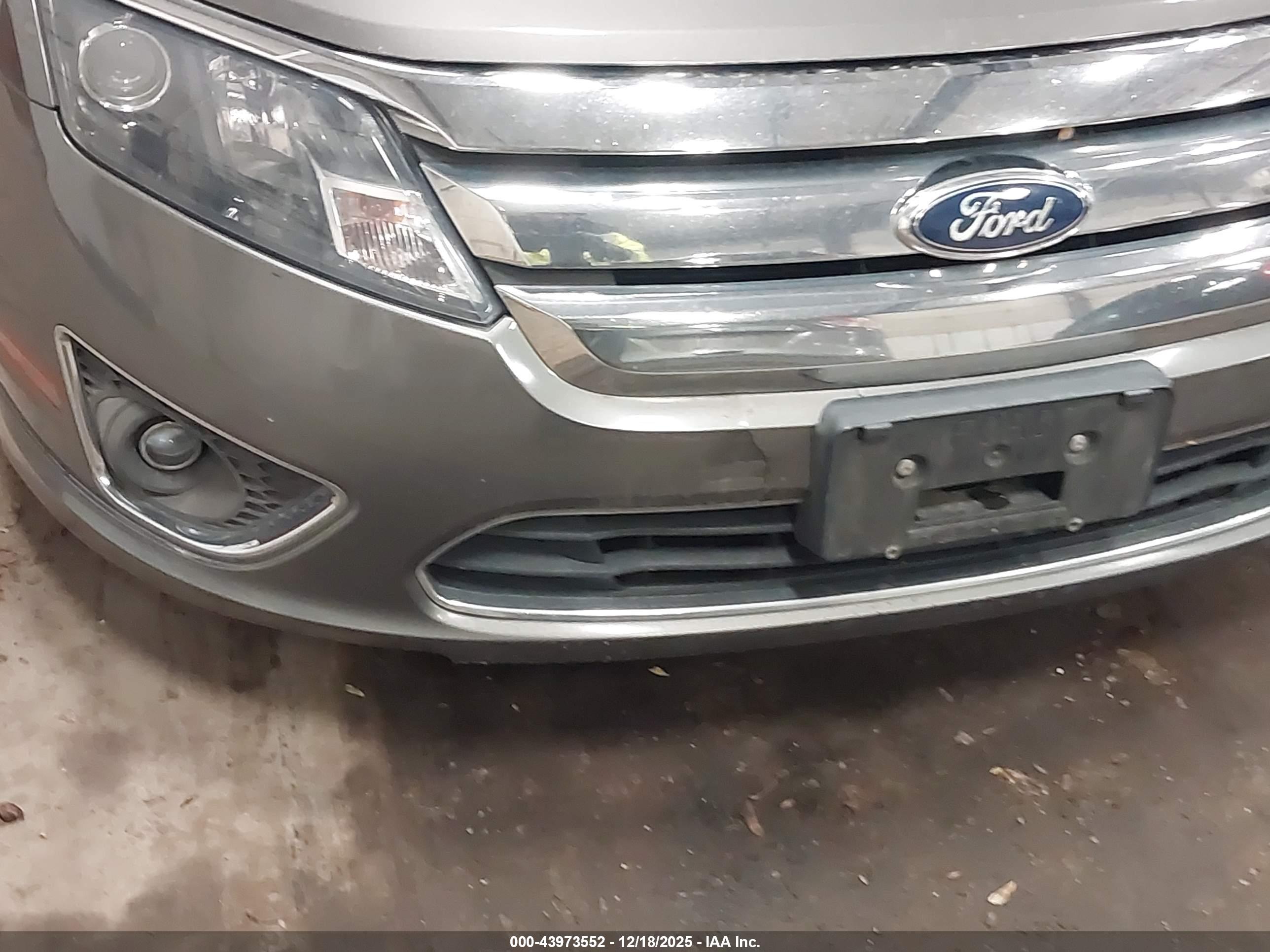 FORD FUSION image 6