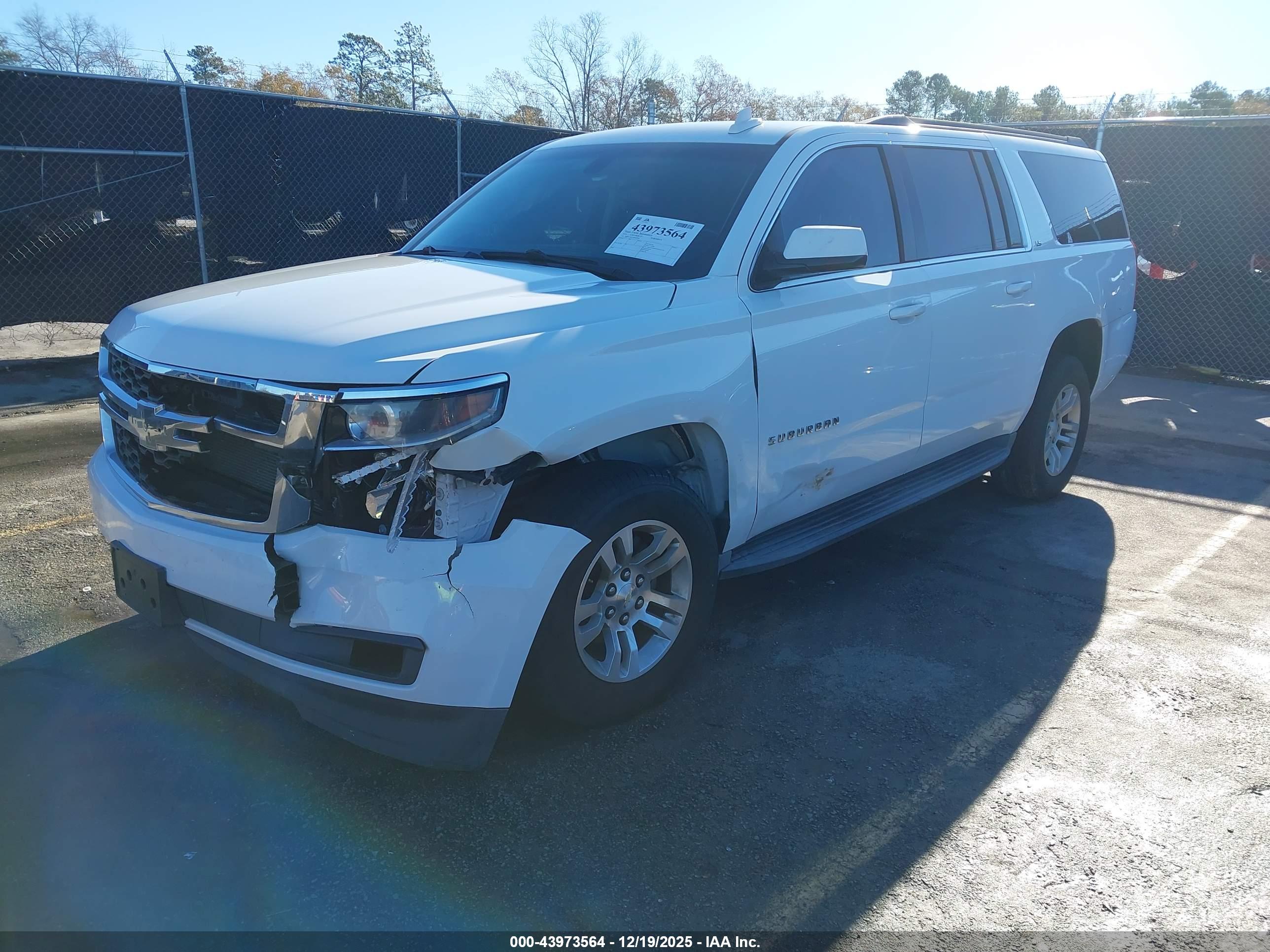 CHEVROLET SUBURBAN image 2