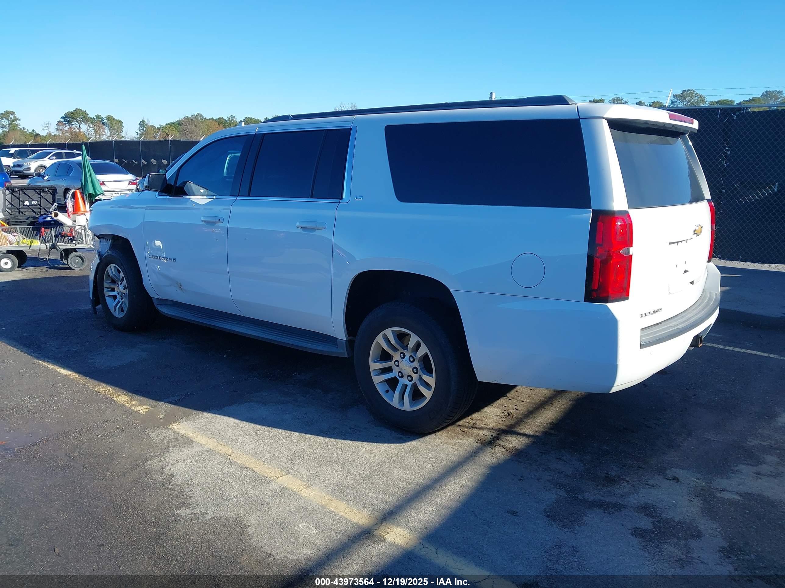 CHEVROLET SUBURBAN image 3