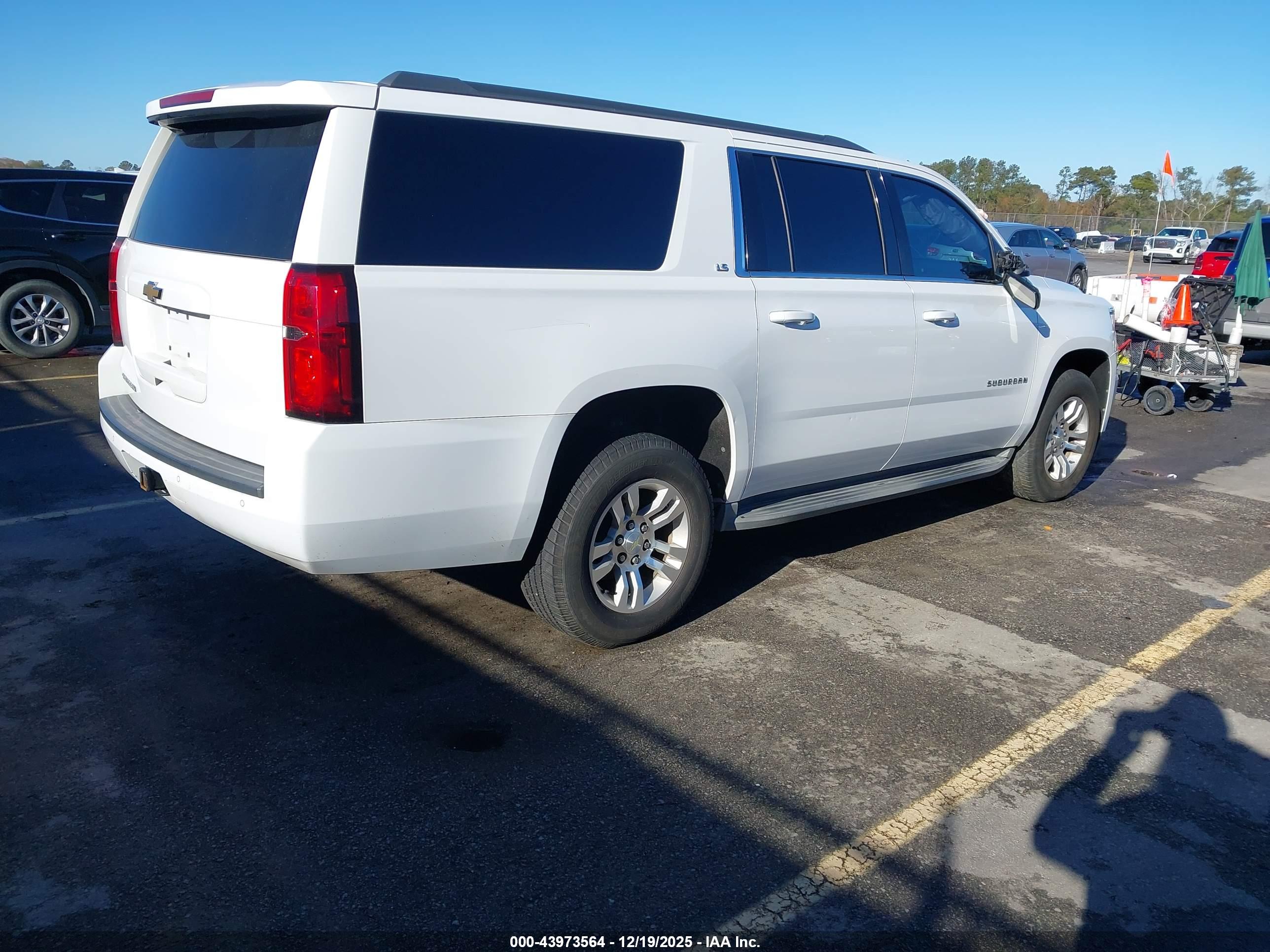 CHEVROLET SUBURBAN image 4