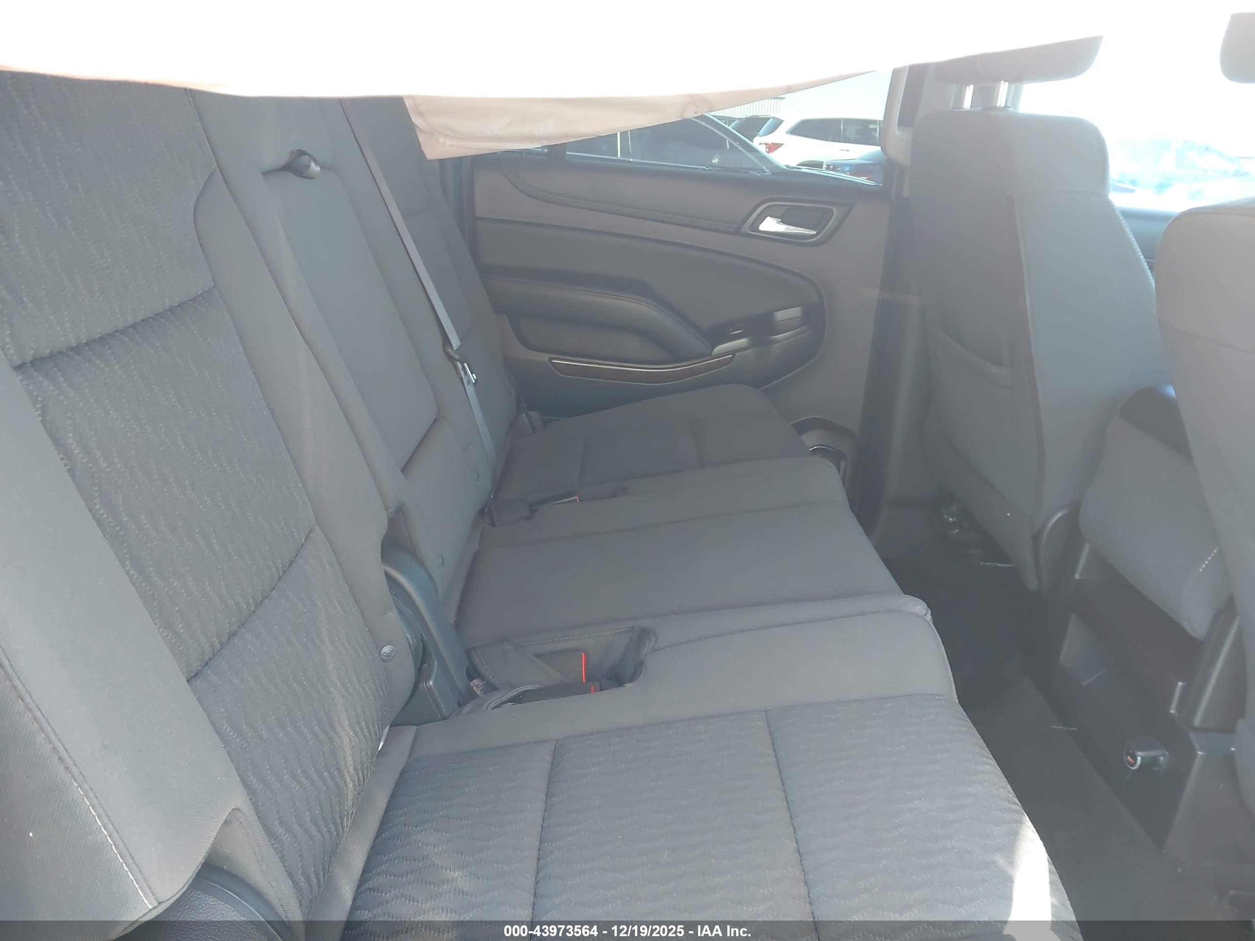CHEVROLET SUBURBAN image 8