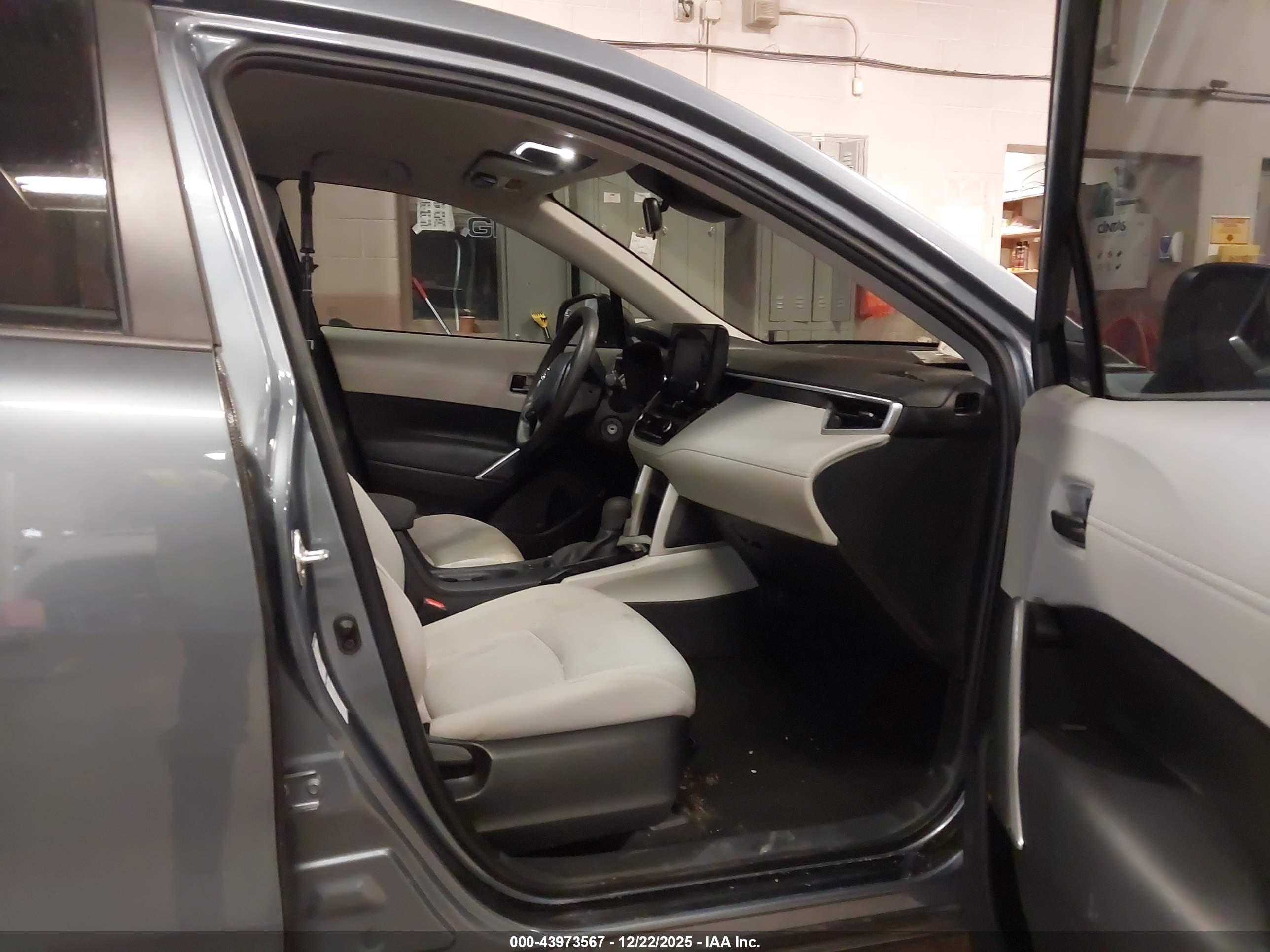 TOYOTA COROLLA image 5