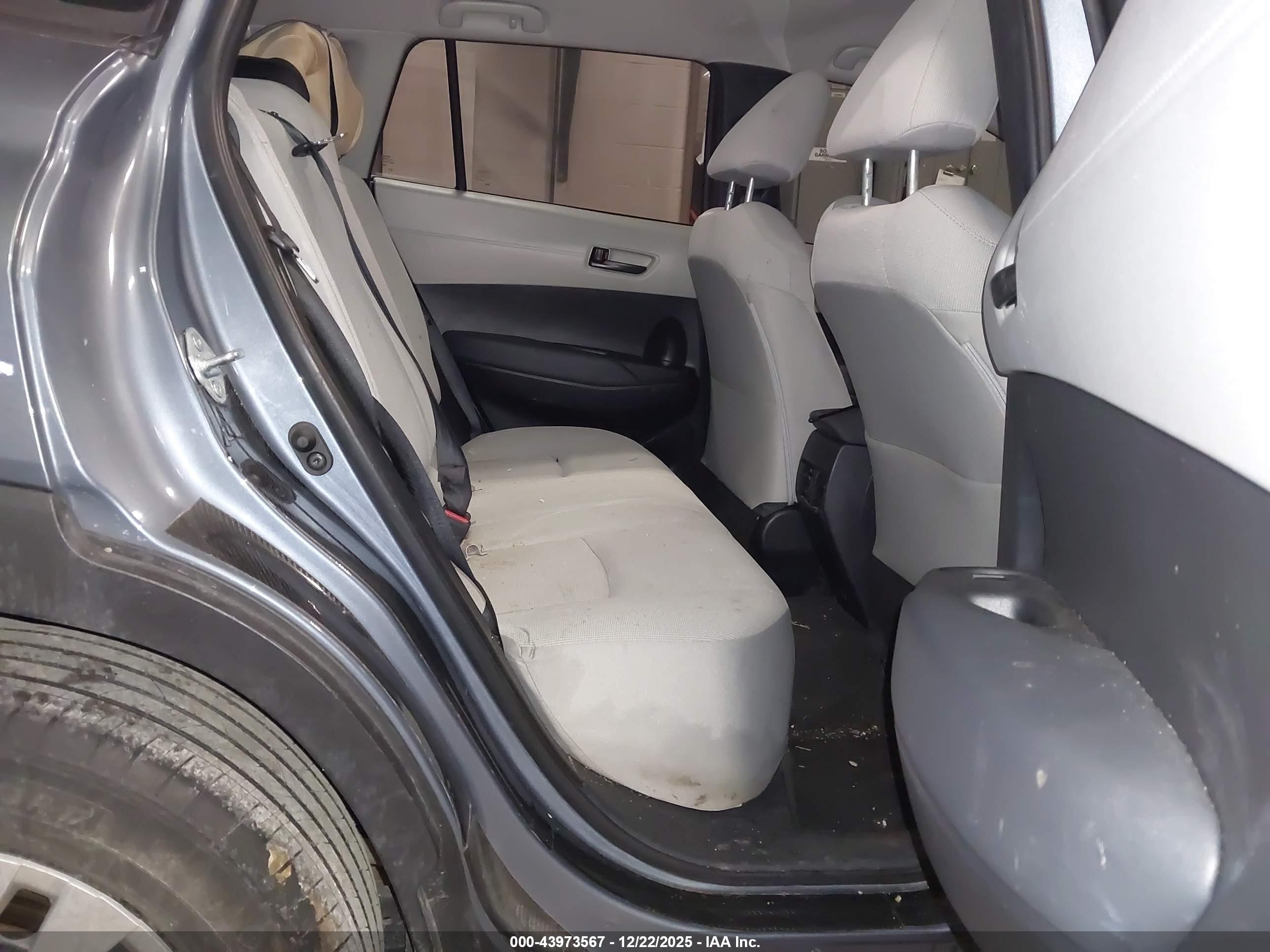 TOYOTA COROLLA image 8