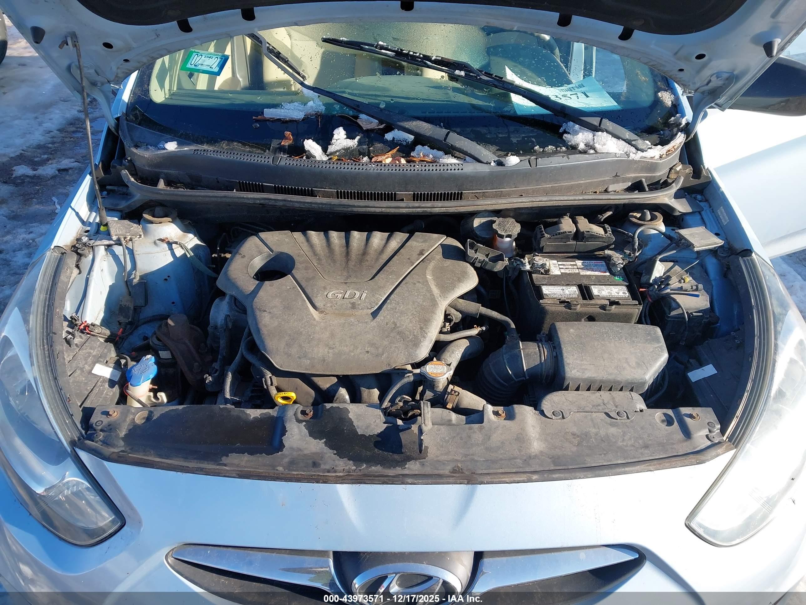 HYUNDAI ACCENT image 10