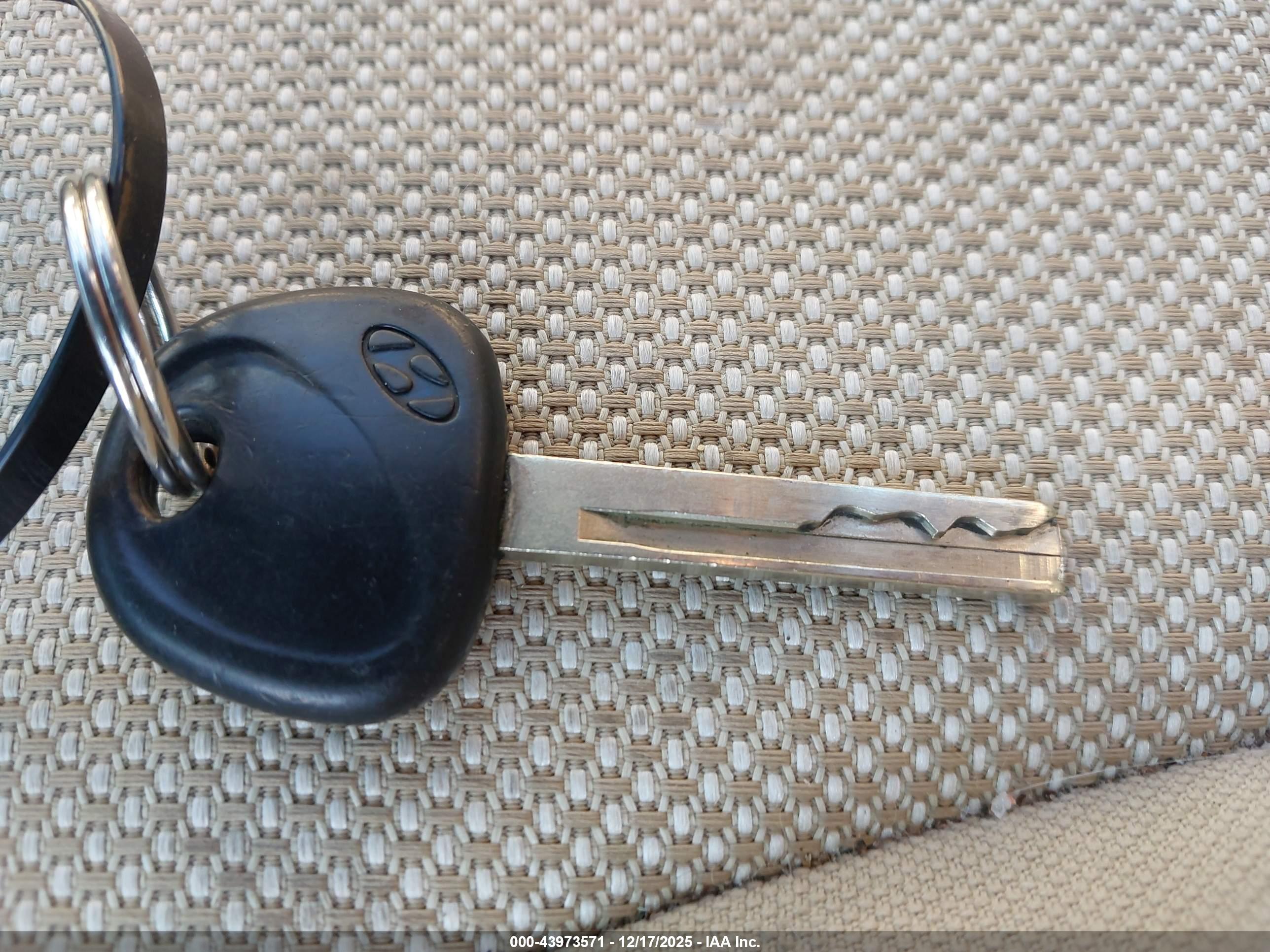 HYUNDAI ACCENT image 11
