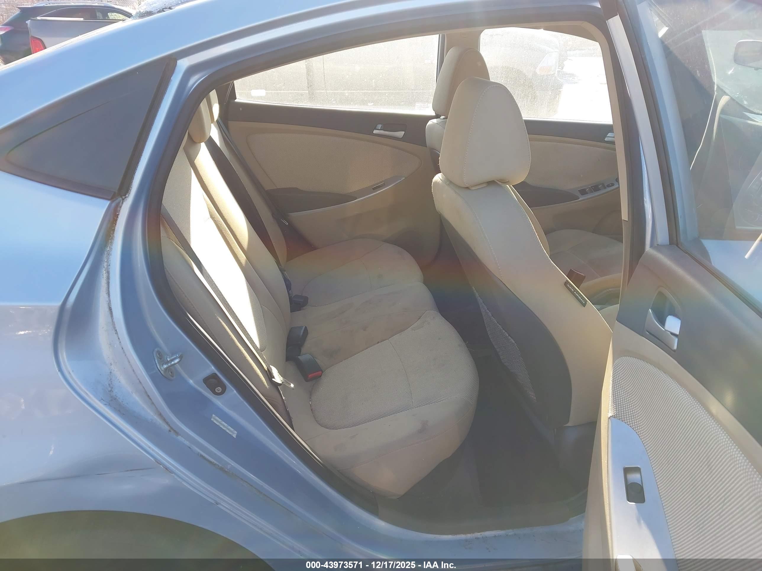 HYUNDAI ACCENT image 8