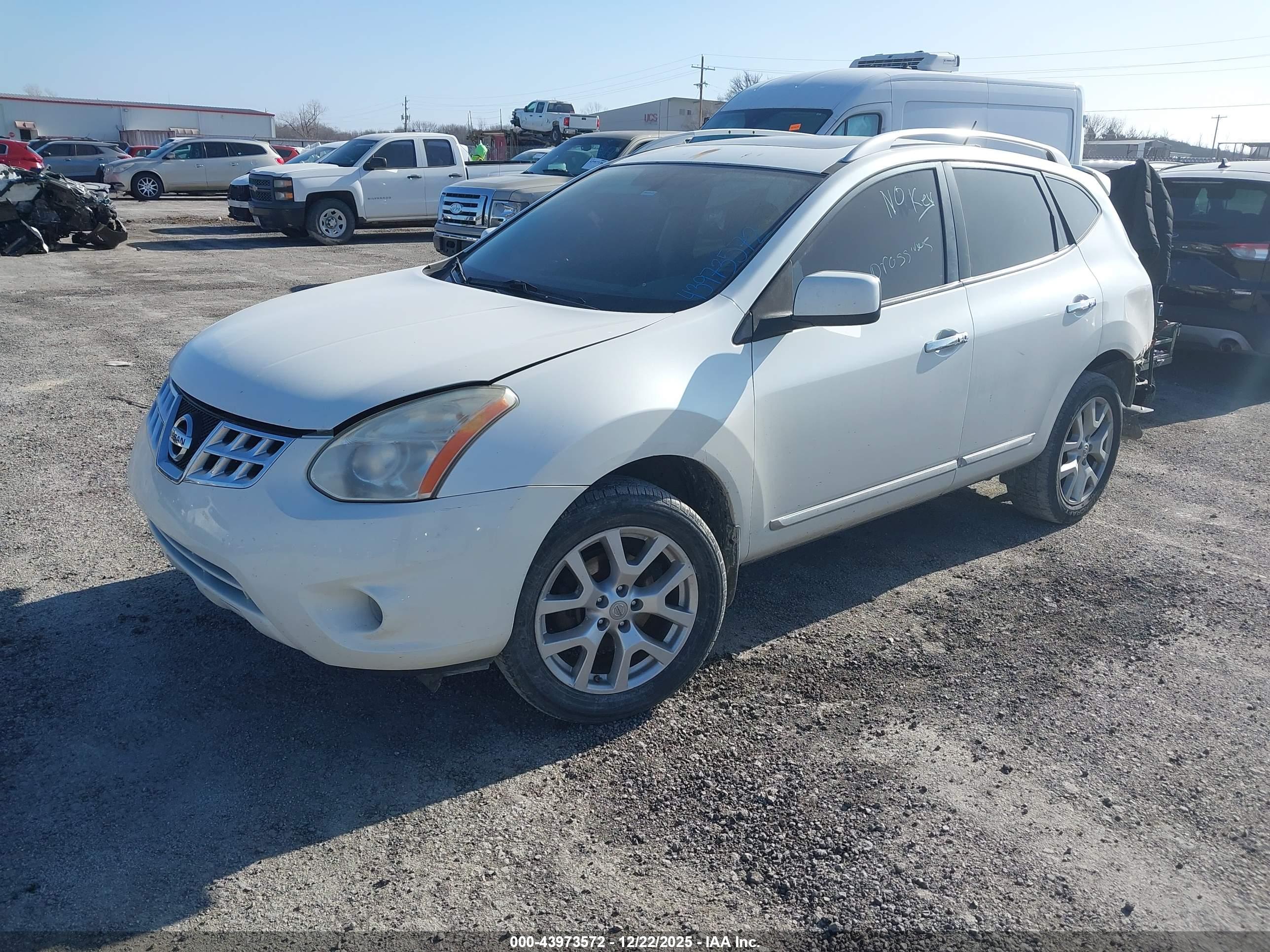 NISSAN ROGUE image 2