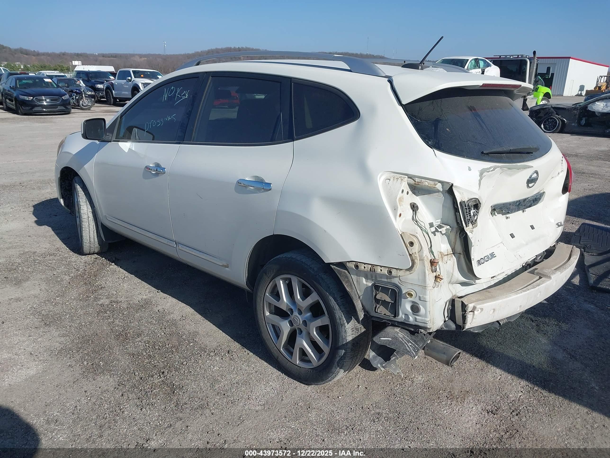 NISSAN ROGUE image 3