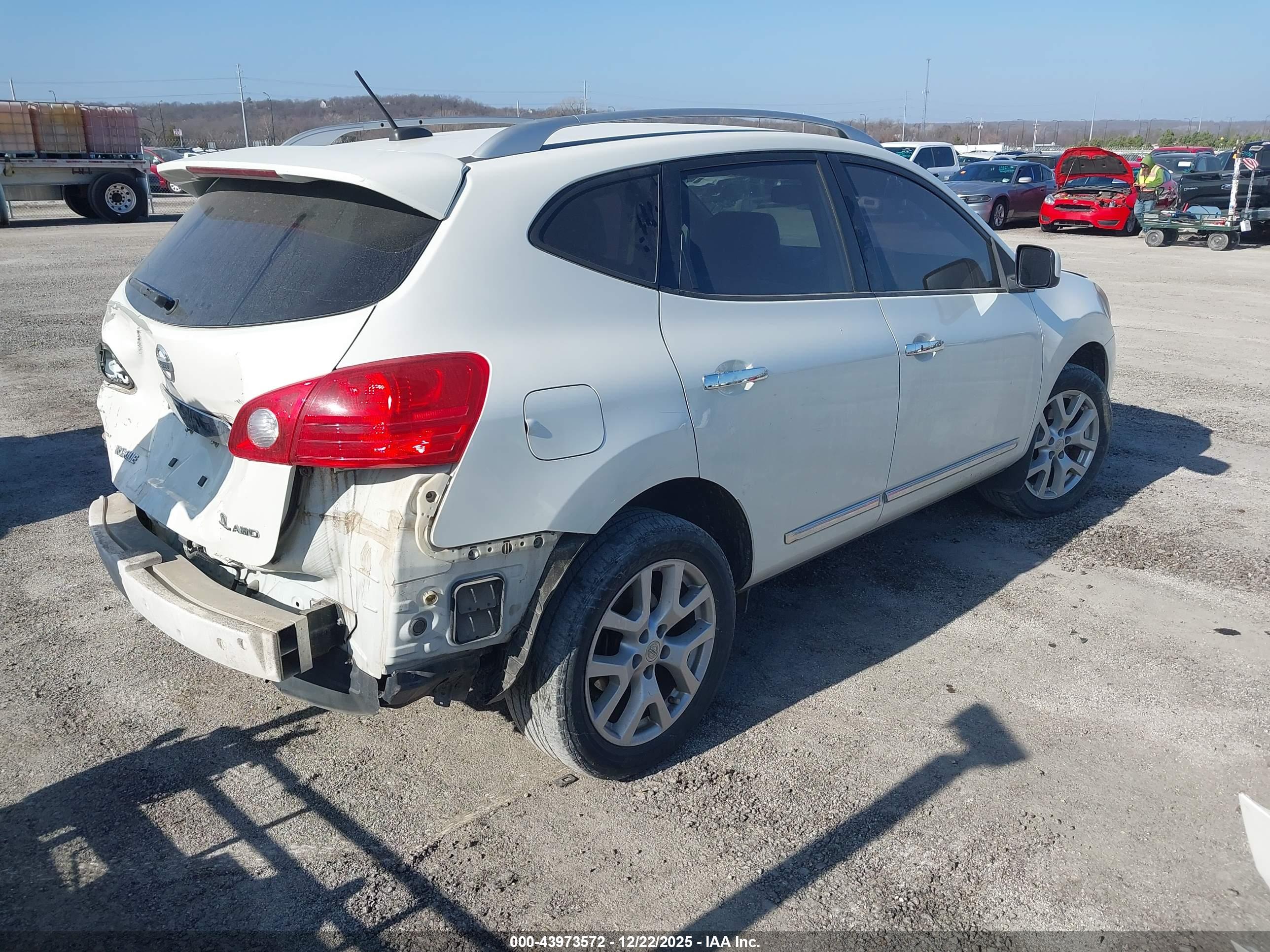 NISSAN ROGUE image 4