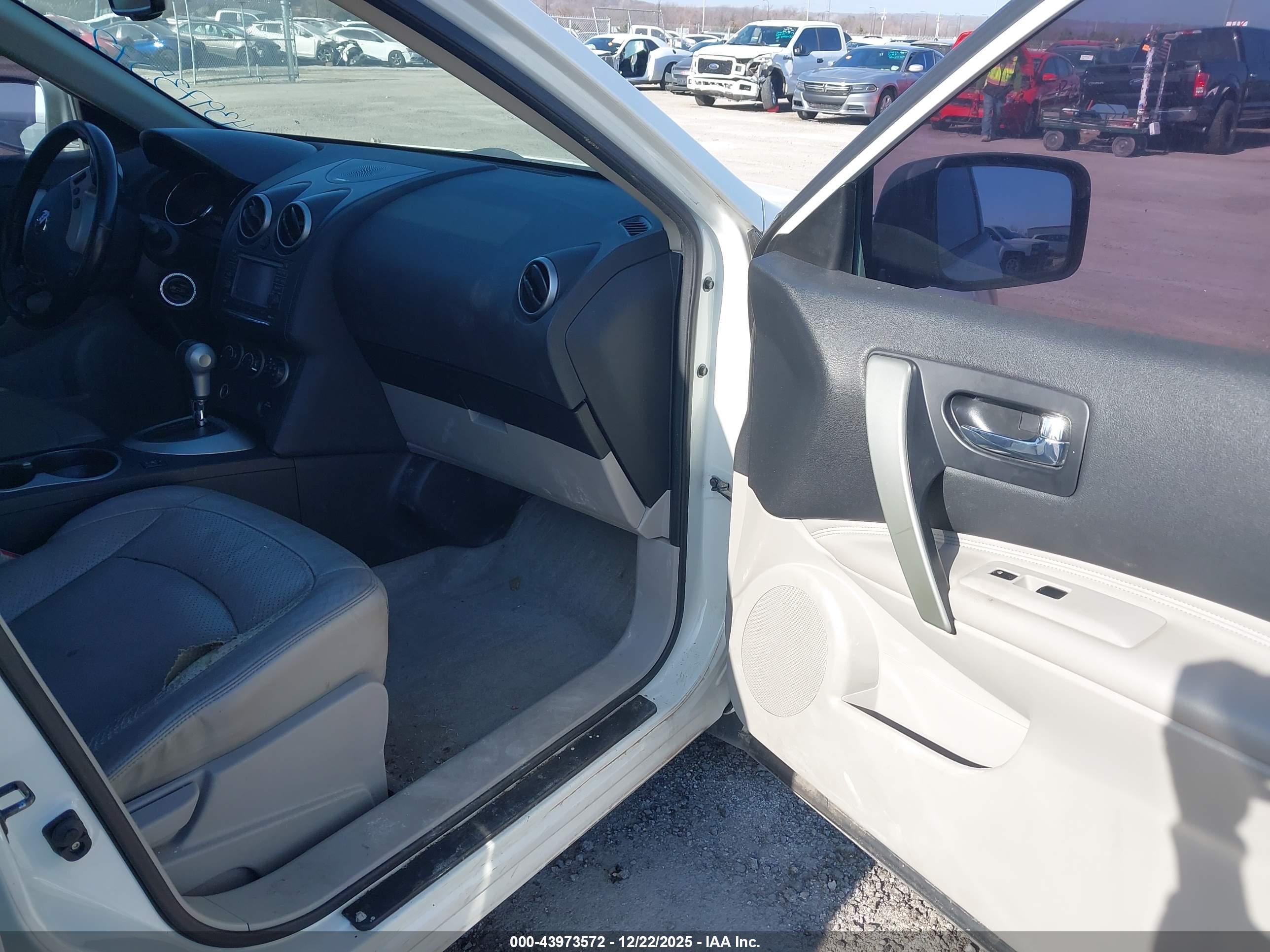 NISSAN ROGUE image 5