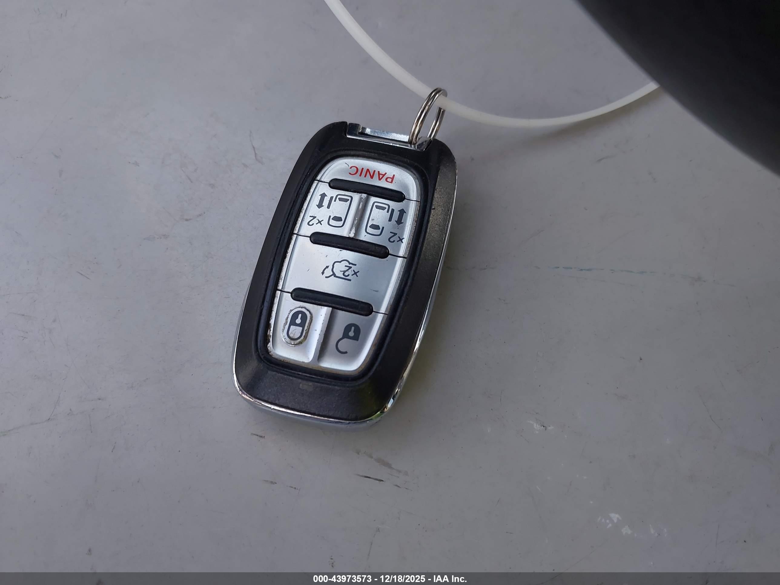 CHRYSLER PACIFICA image 11
