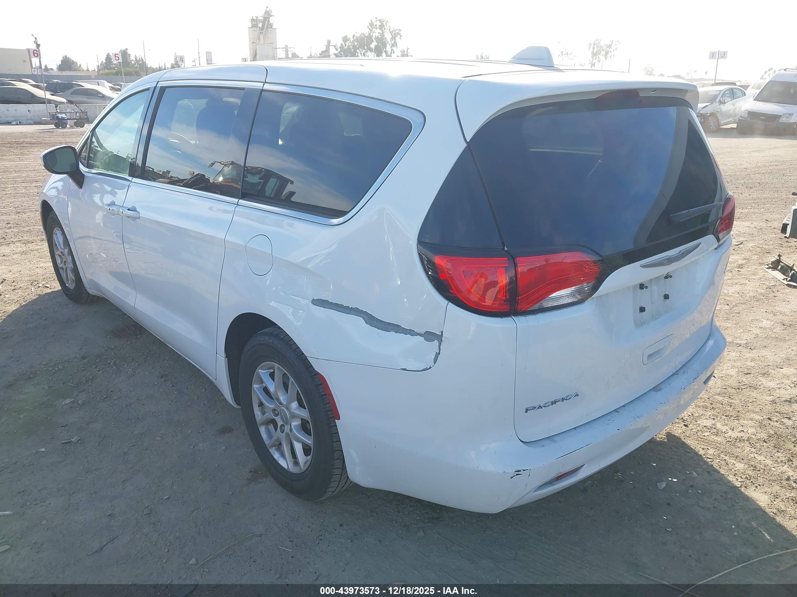 CHRYSLER PACIFICA image 3