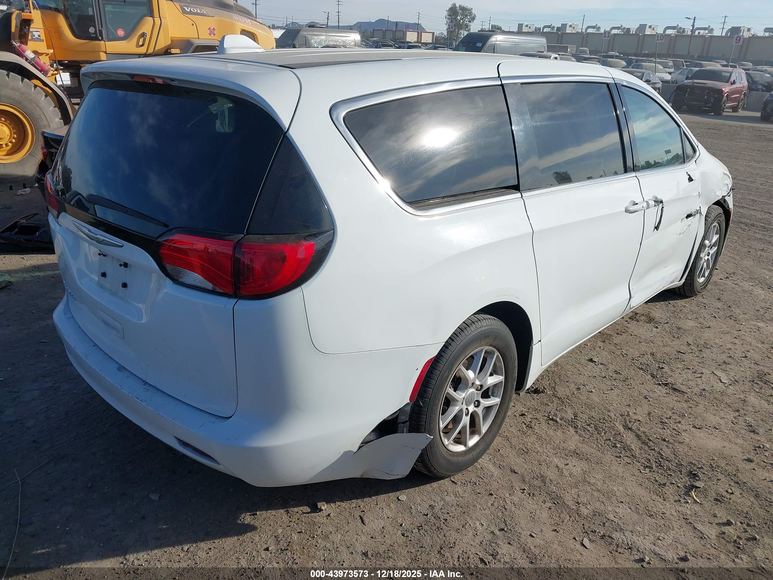 CHRYSLER PACIFICA image 4