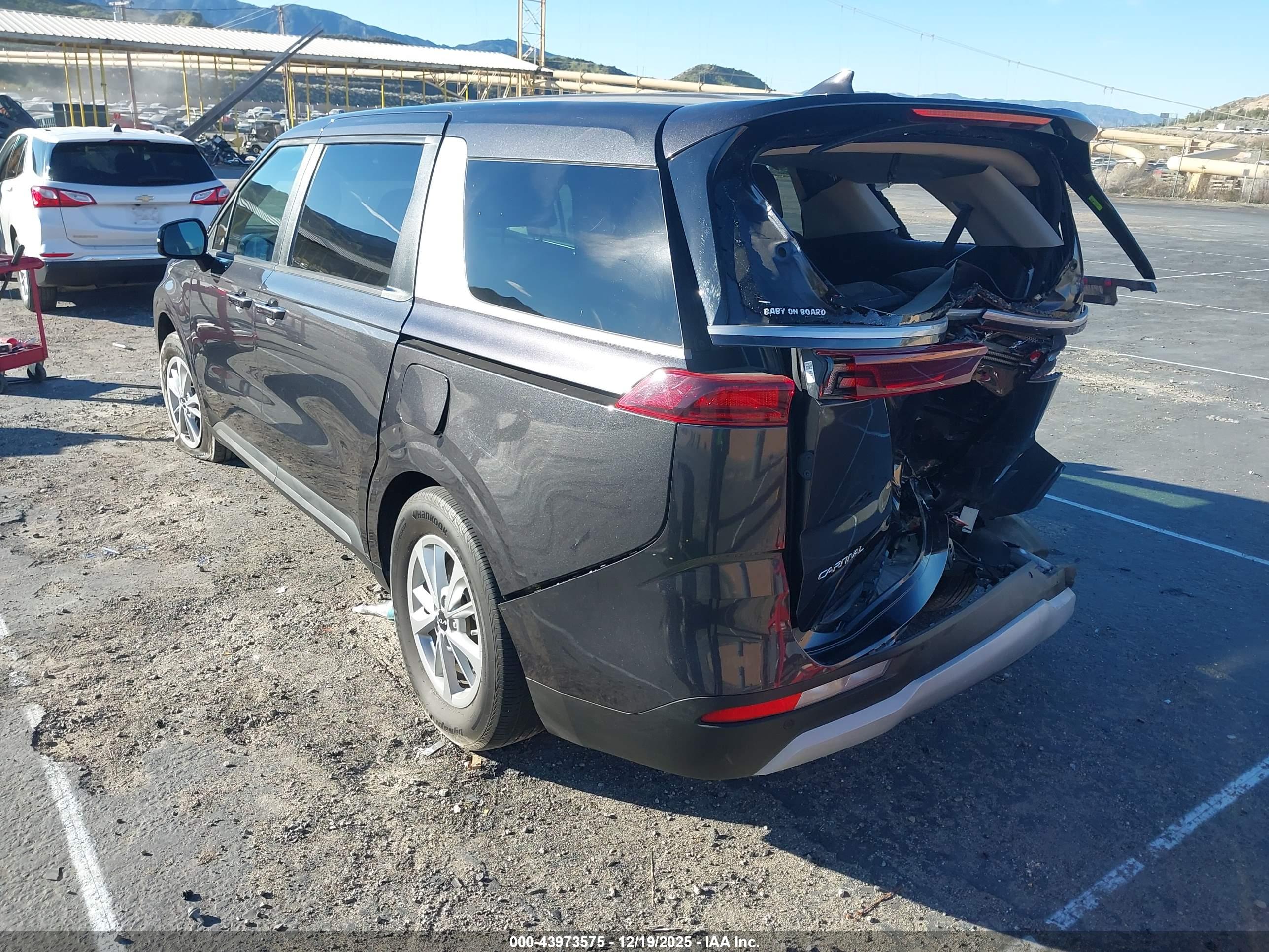 KIA CARNIVAL image 3