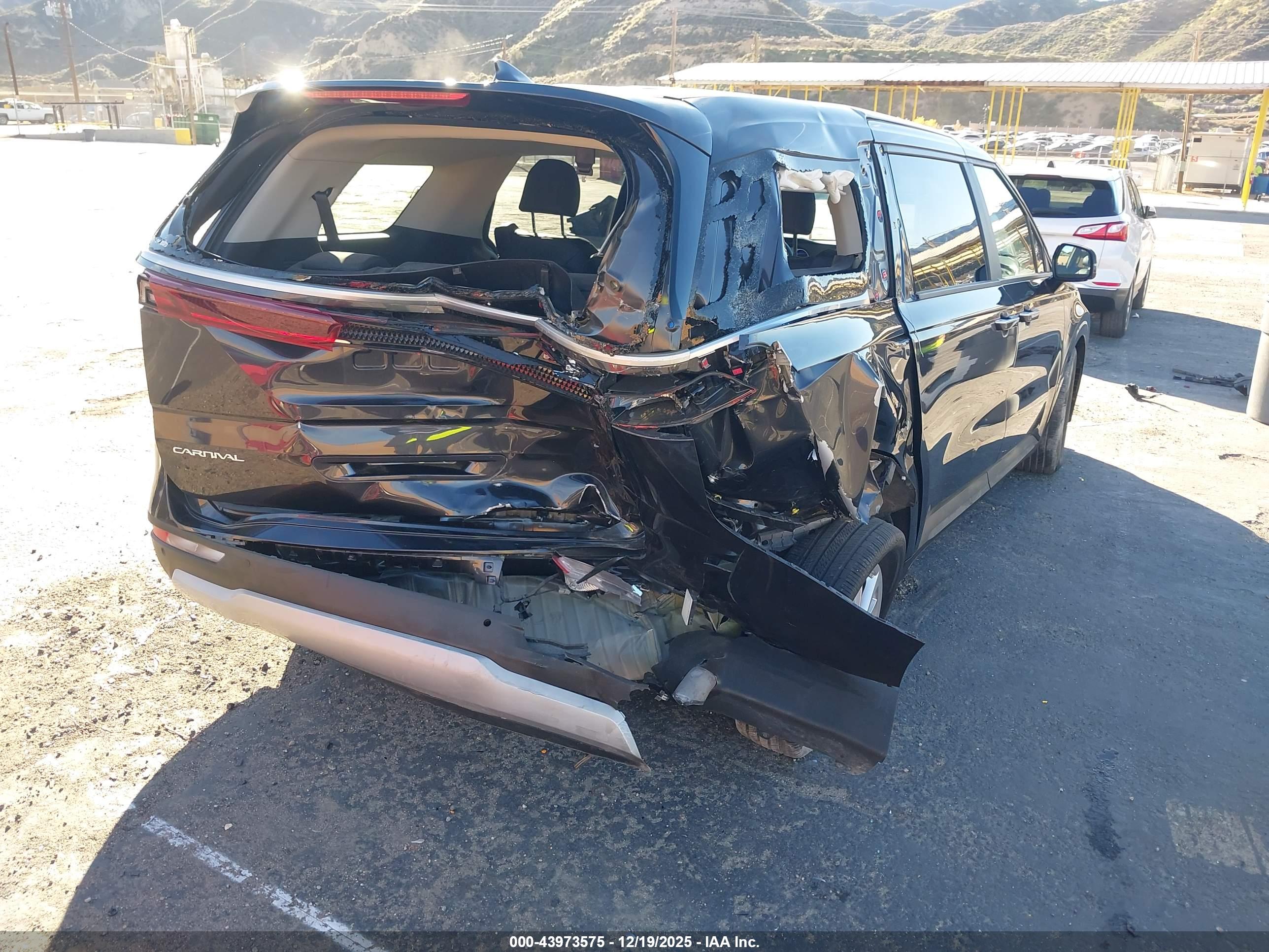 KIA CARNIVAL image 4