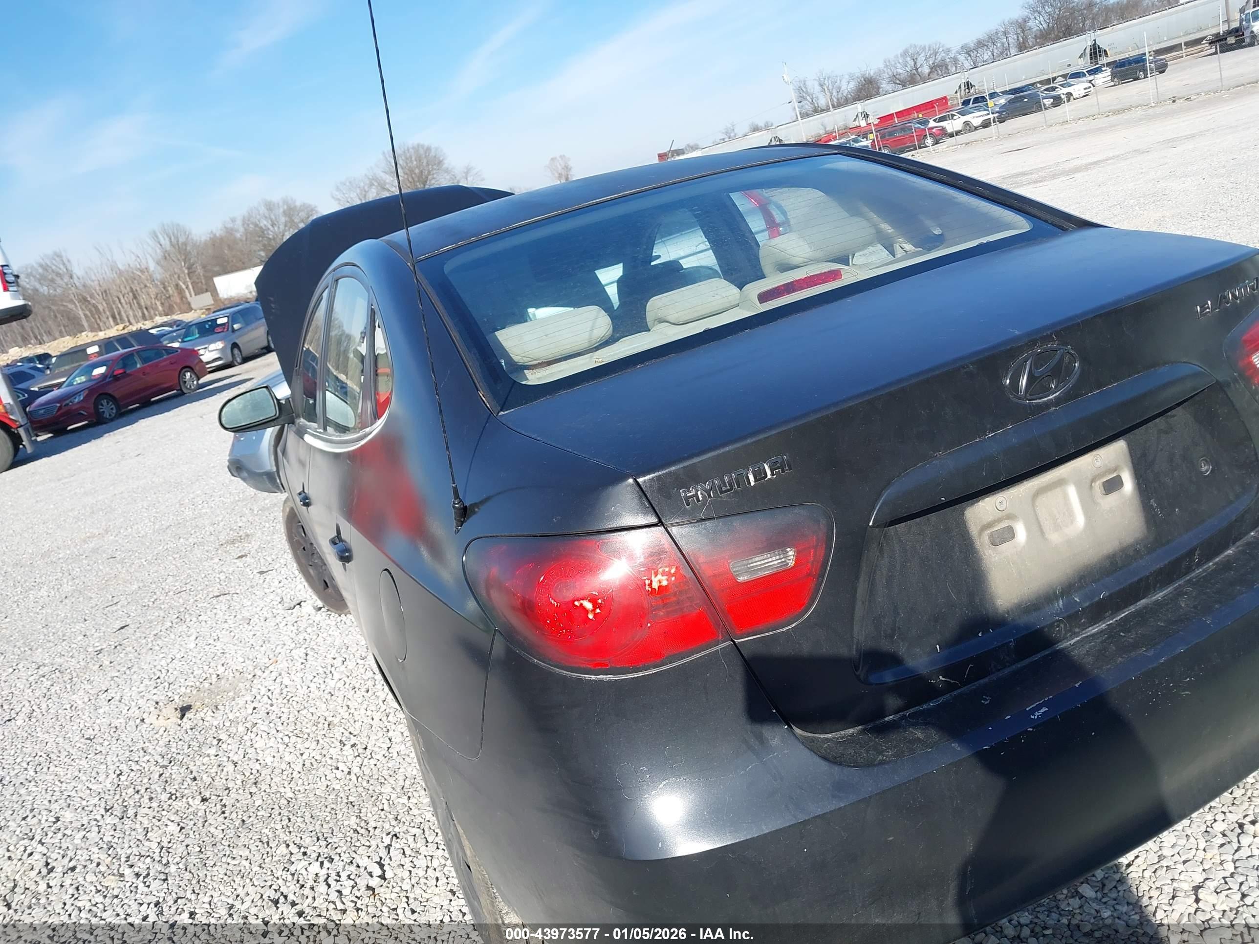 HYUNDAI ELANTRA image 3