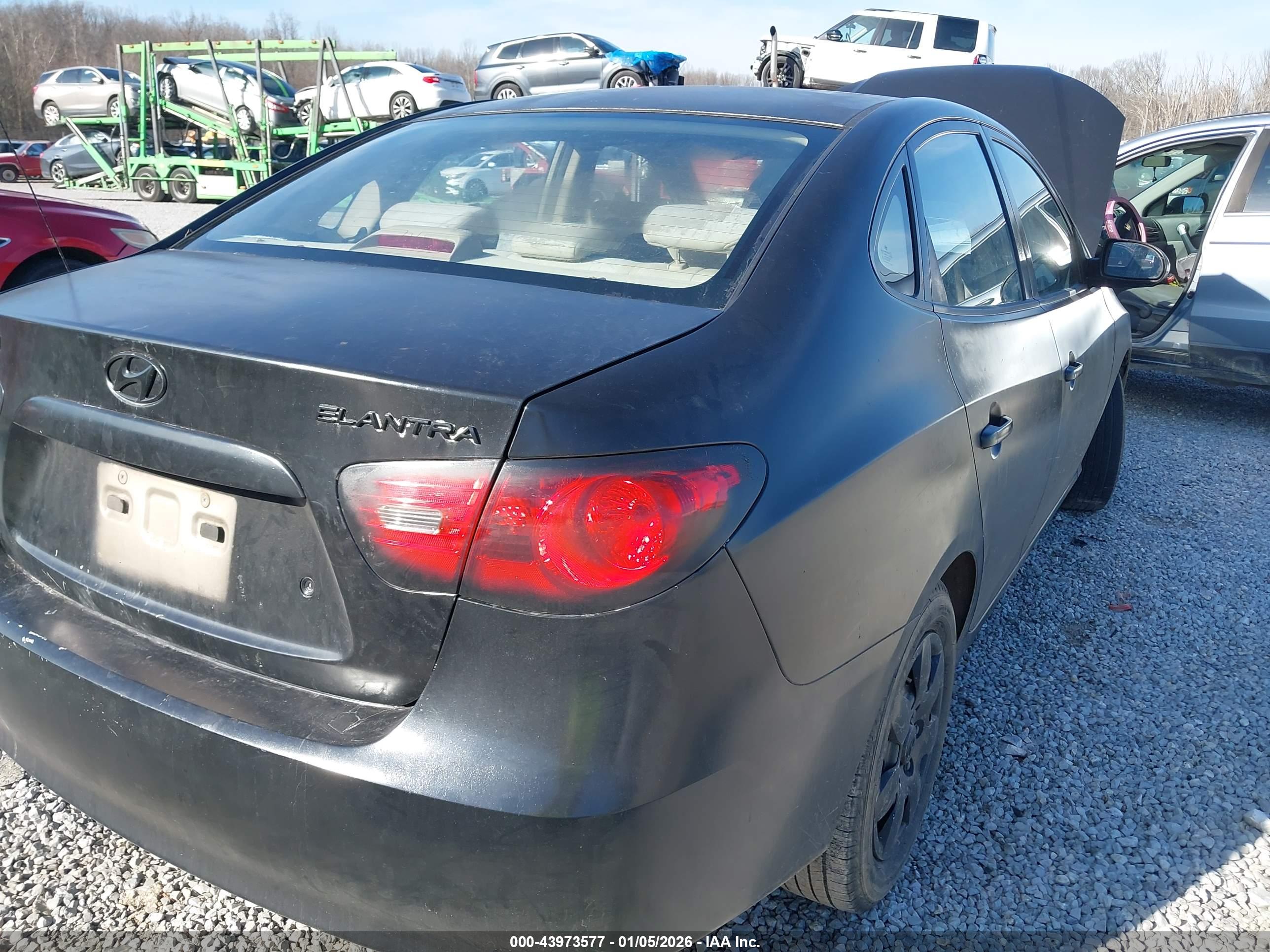HYUNDAI ELANTRA image 4