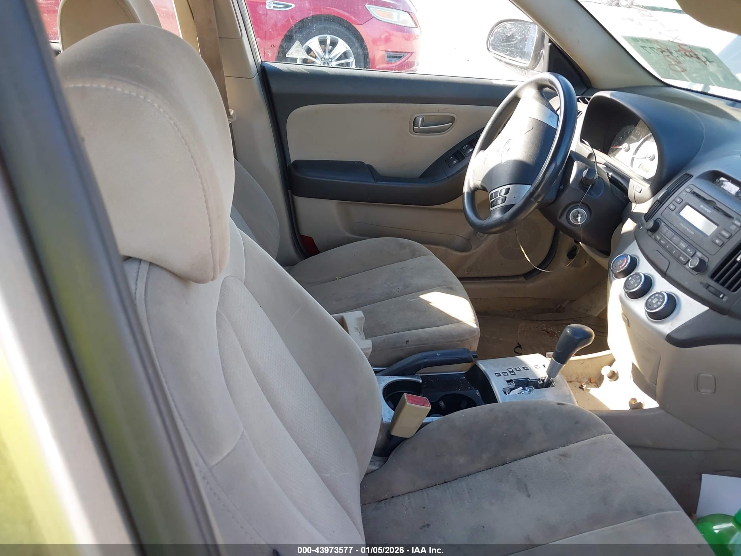 HYUNDAI ELANTRA image 5