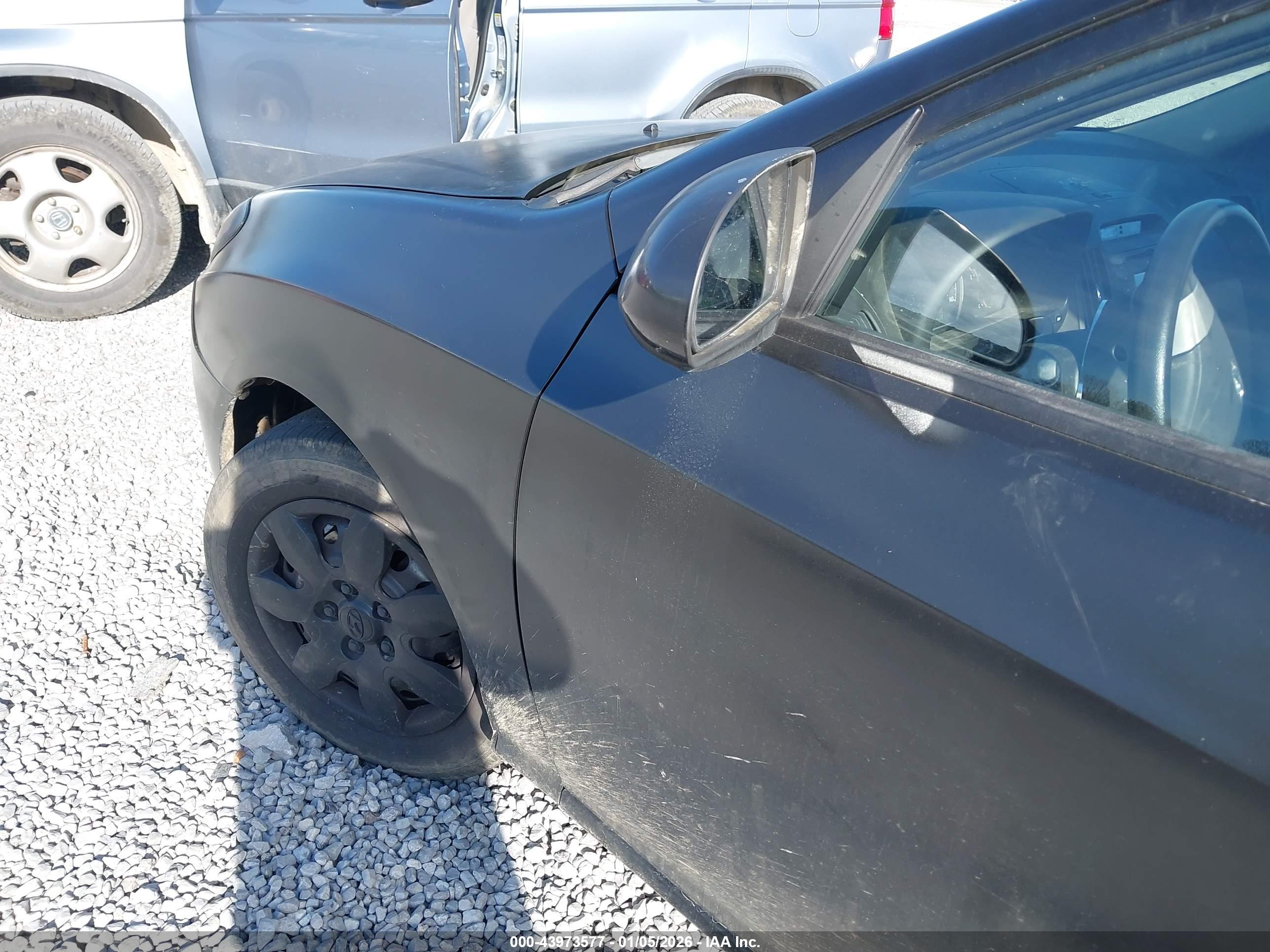 HYUNDAI ELANTRA image 6