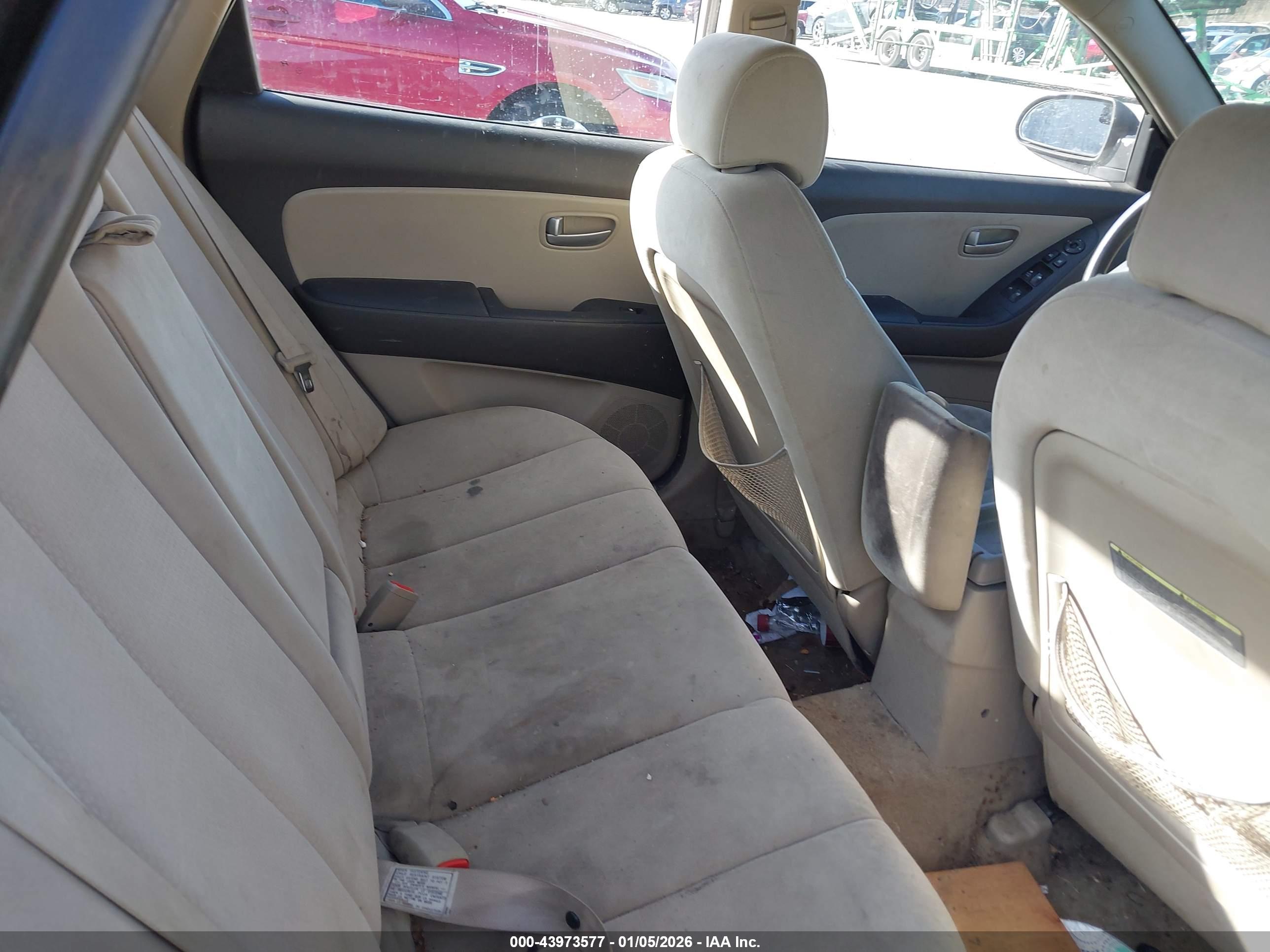 HYUNDAI ELANTRA image 8