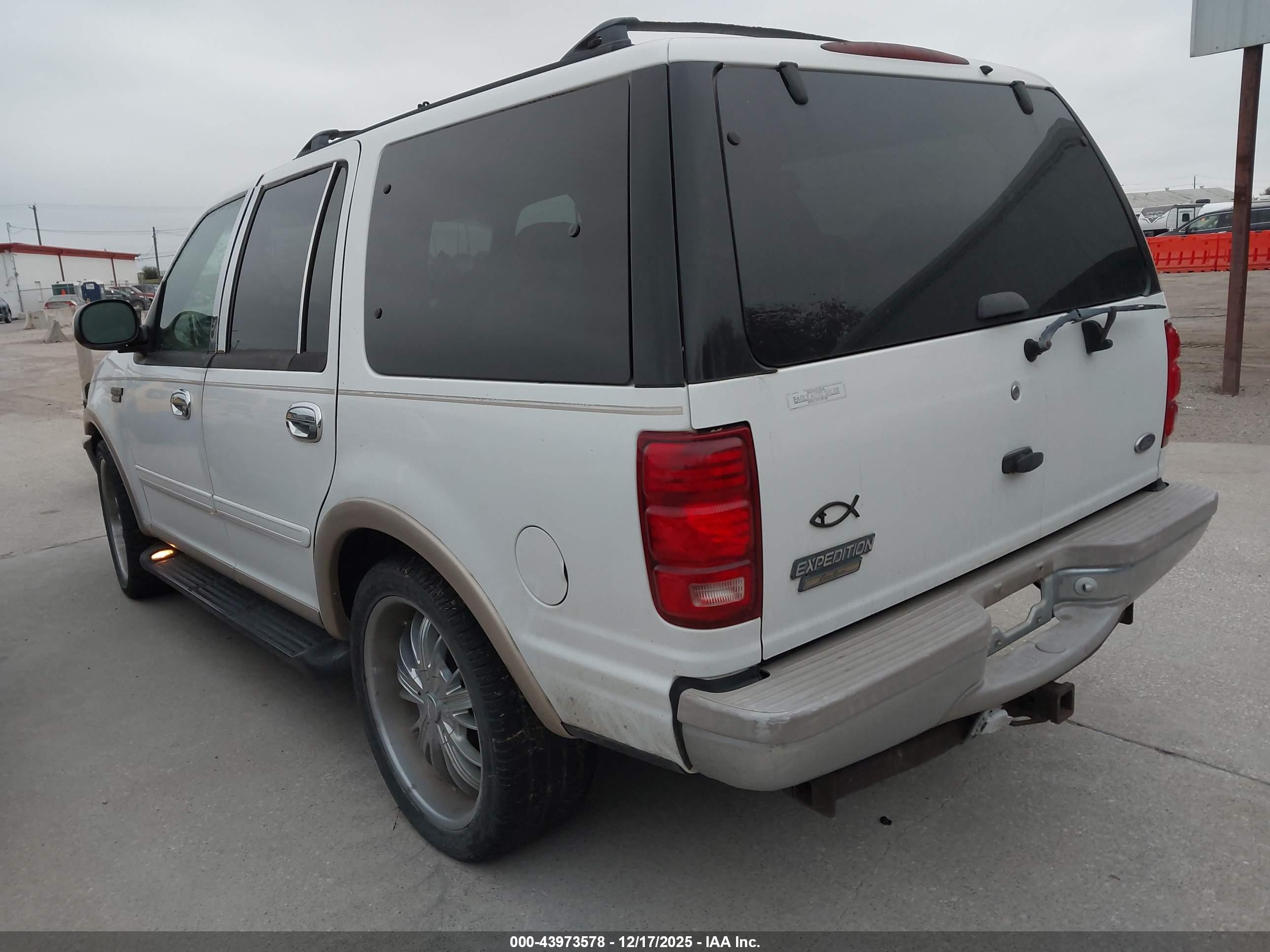 FORD EXPEDITION image 3