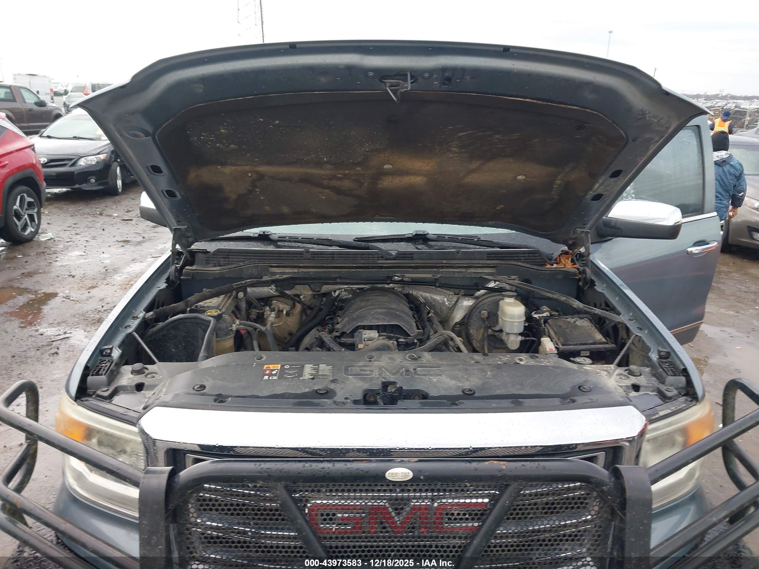 GMC SIERRA image 10