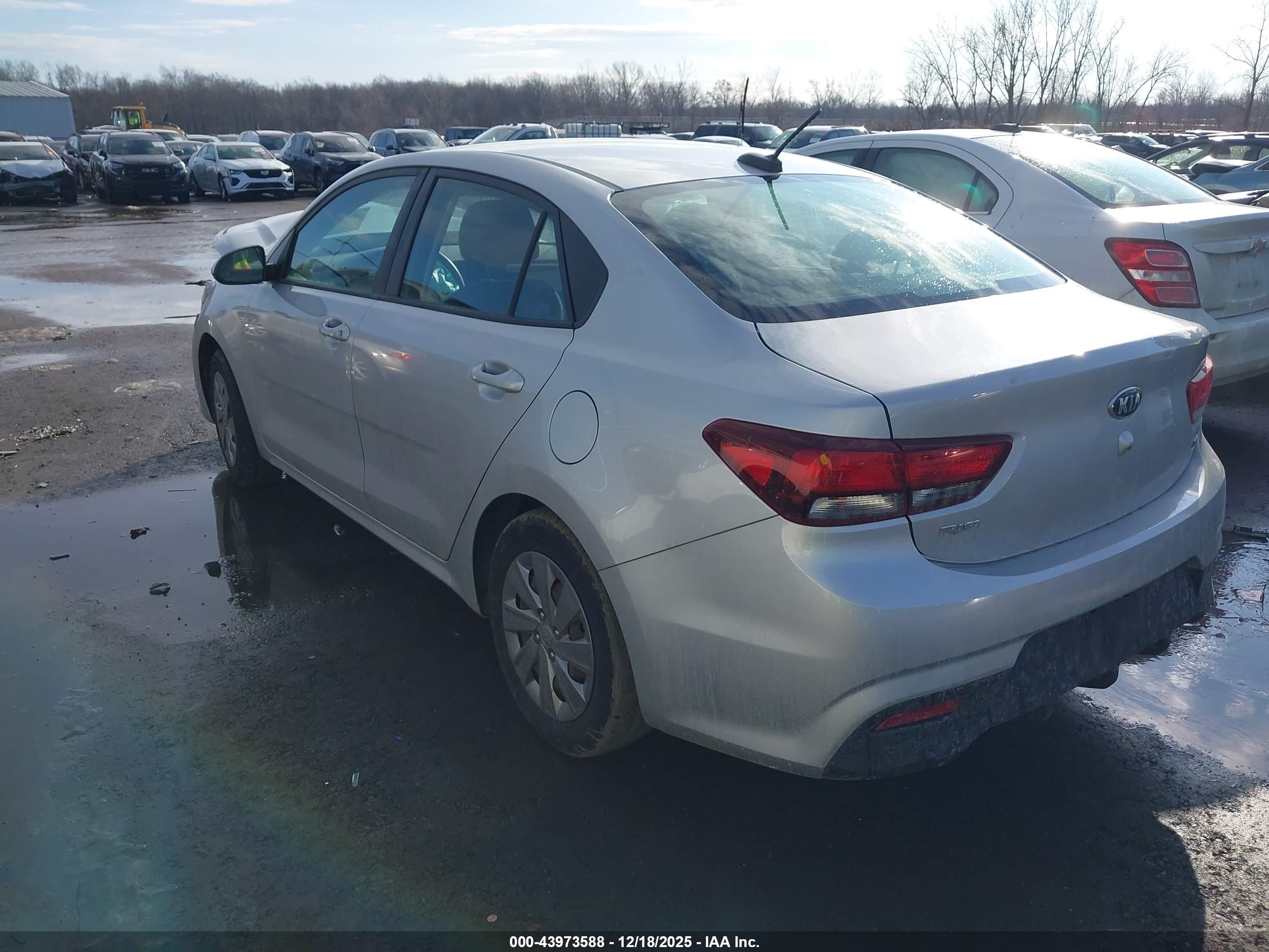 KIA RIO image 3